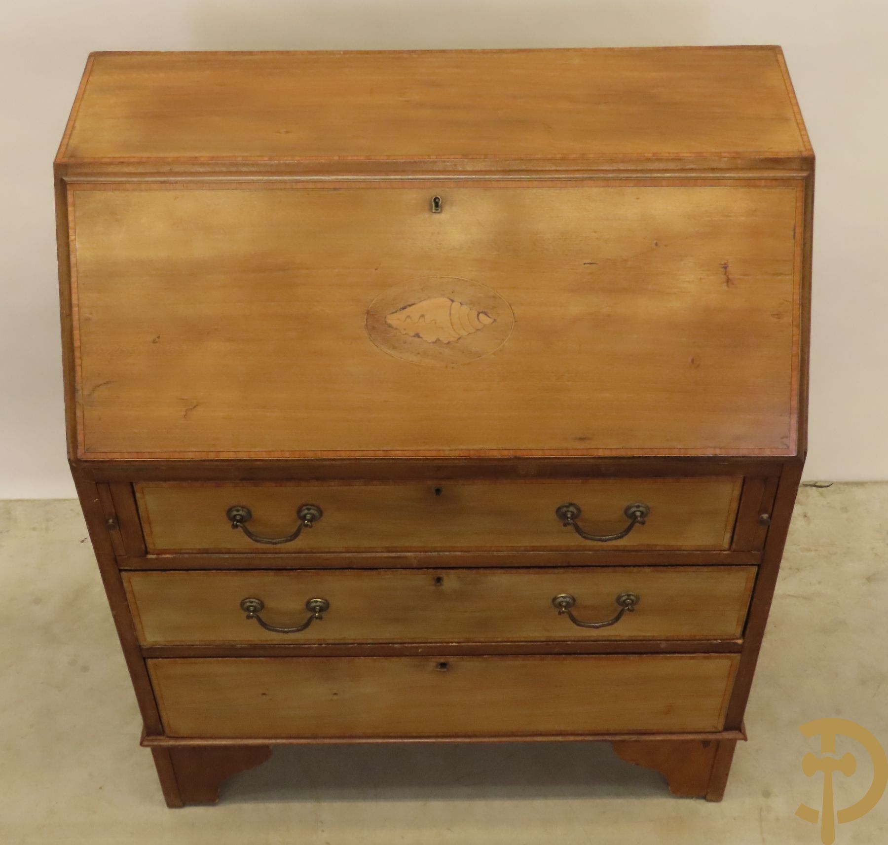 Engels notelaren klapbureau met 3 lades en inleg