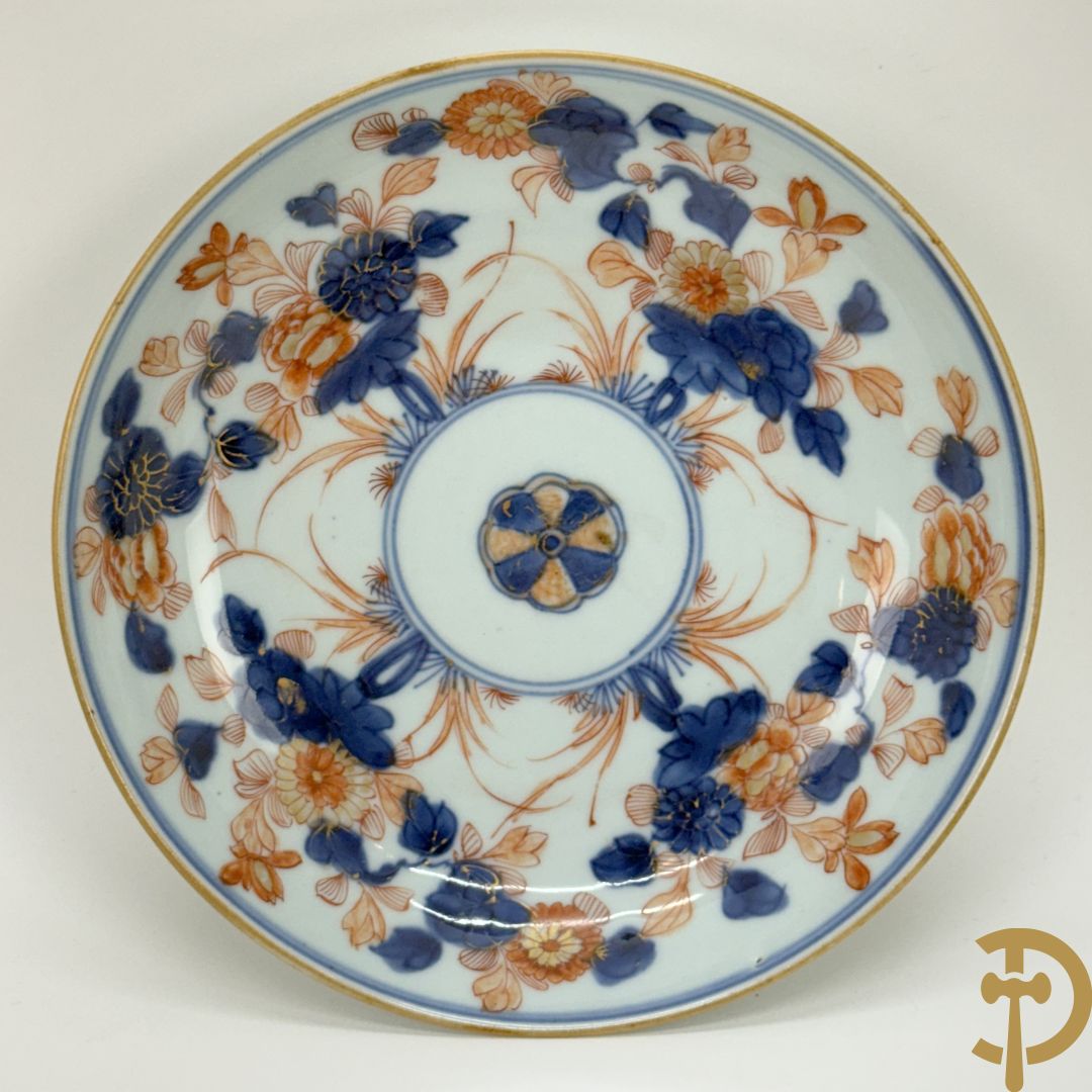 Twee Chinese porseleinen Imari bordjes, Kangxi + porseleinen bord met vogel- en bloemendecor Qian Long