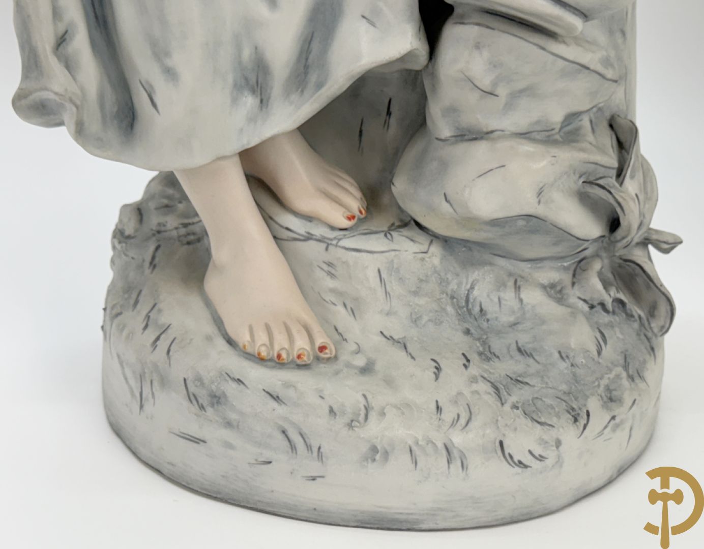 Paar Royal Dux beelden van koppel bij de waterbron, nummers 10563 en 10564