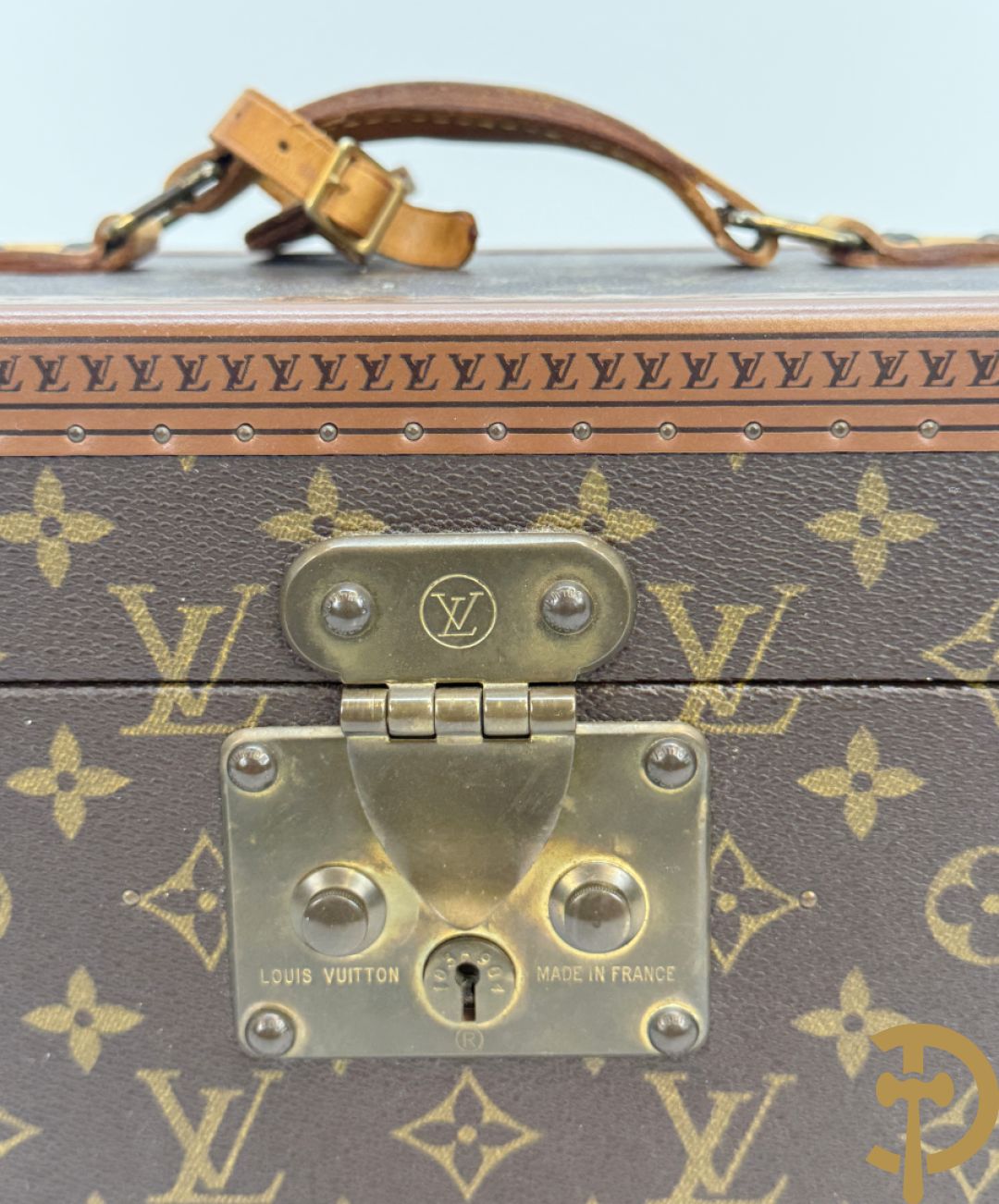 Louis Vuitton beauty case met verschillende vakjes en genummerd 948947