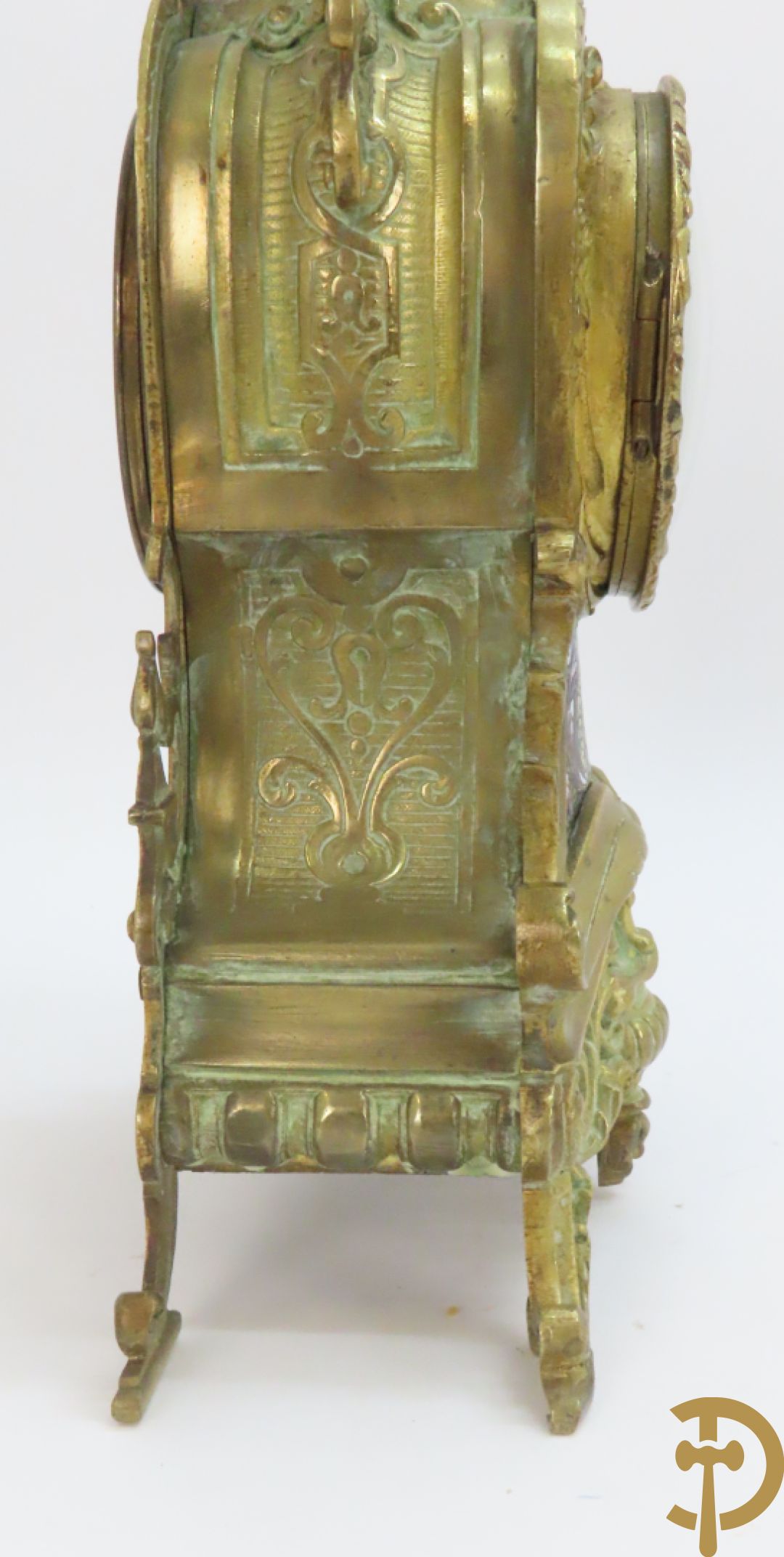 Bronzen pendule, Louis XV stijl, bezet met email, Champlève decor