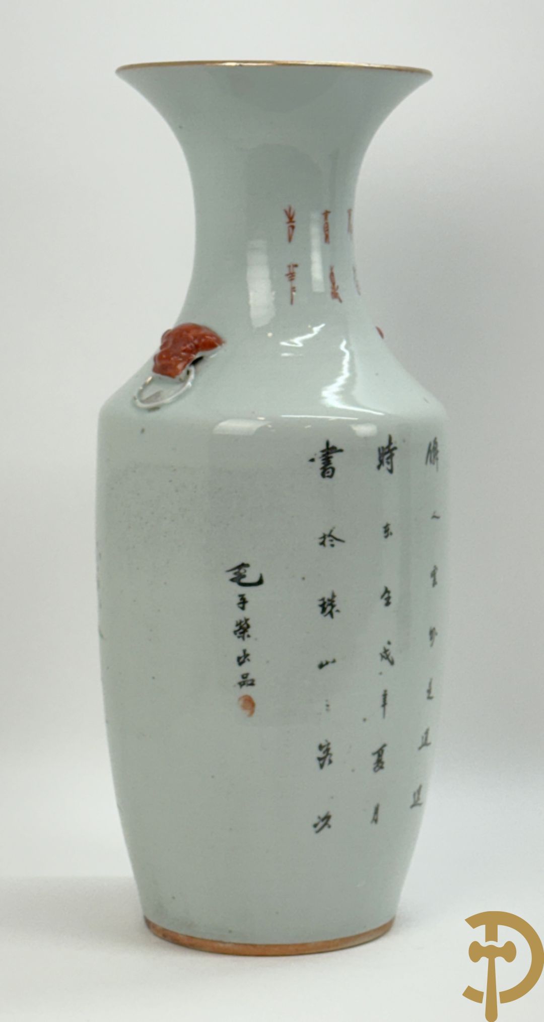 Chinese porseleinen vaas met decor van dames en hert in landschap