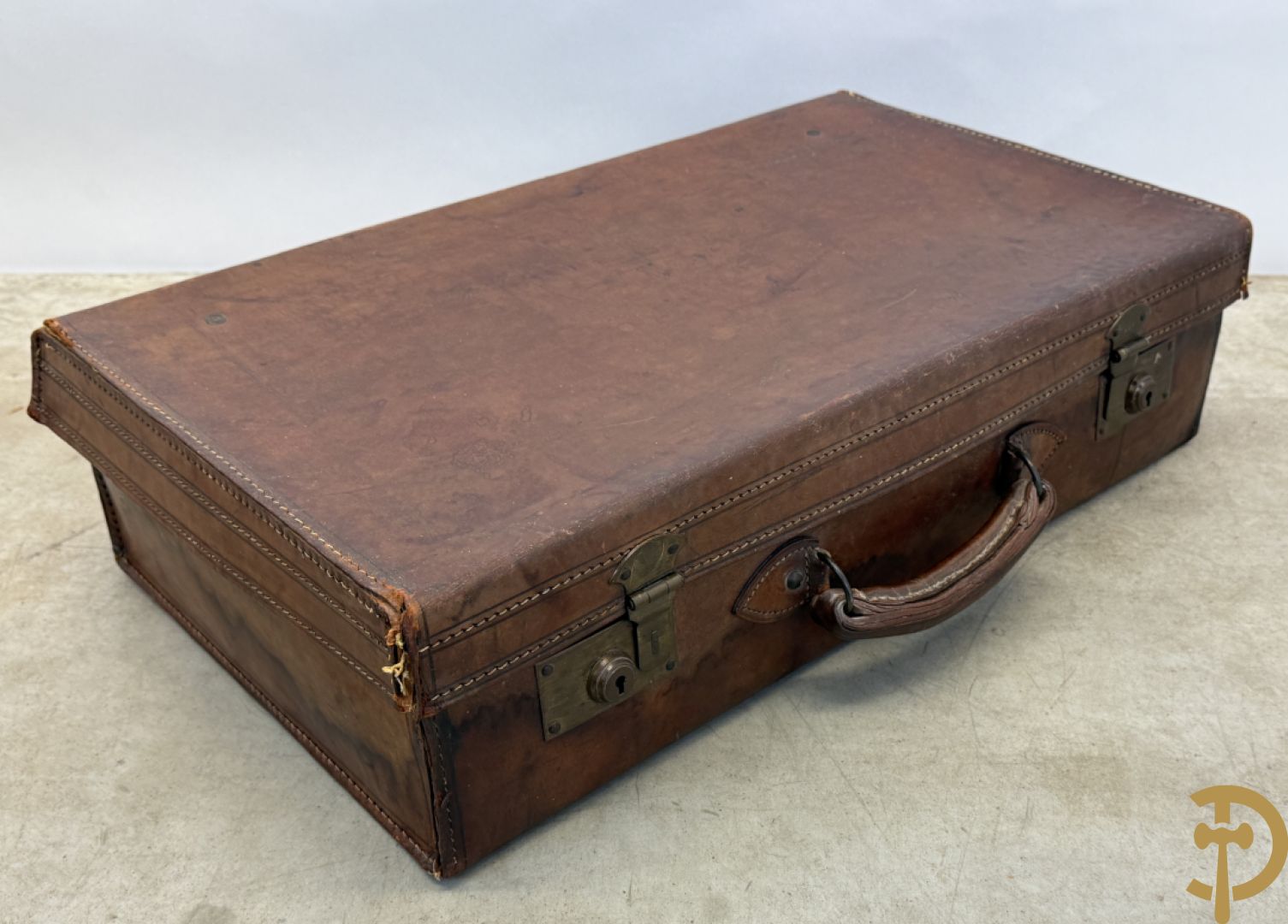 Drie oude lederen valiezen + reistas