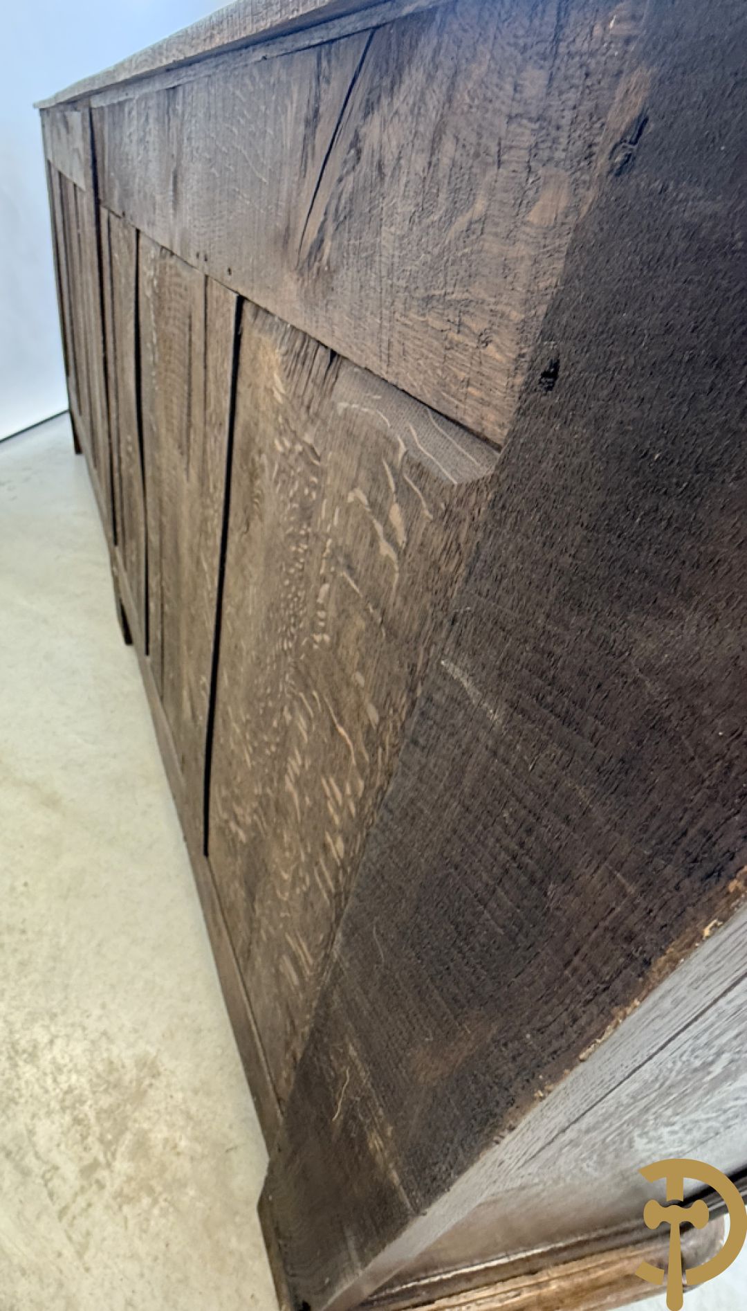 Eiken dressoir met 4 deuren, 4 lades en afgestoken Louis XV panelen