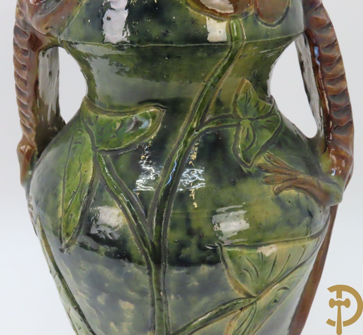 Vlaamse aardewerken vaas met salamander en bloemendecor, VH gemerkt (Van Humskerk)