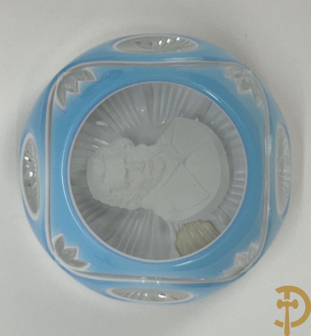 Twee presse papiers van Cristallerie d