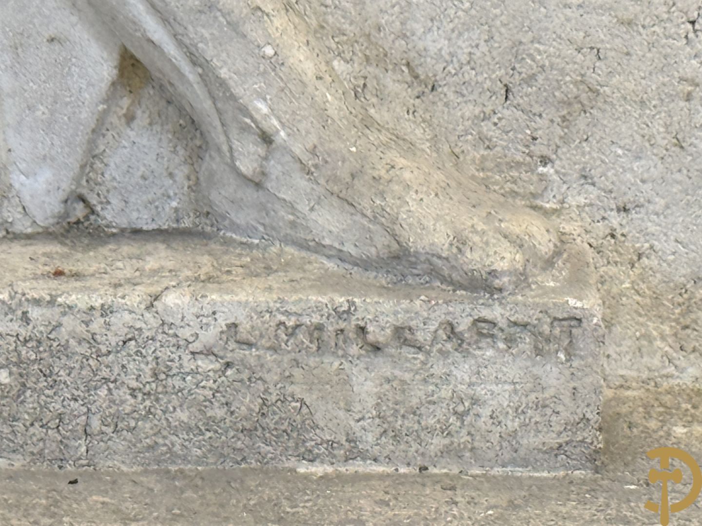 WILLAERT getekend - Gestyleerd Art Deco basrelief met Icarus en vliegenierssymbool in beton