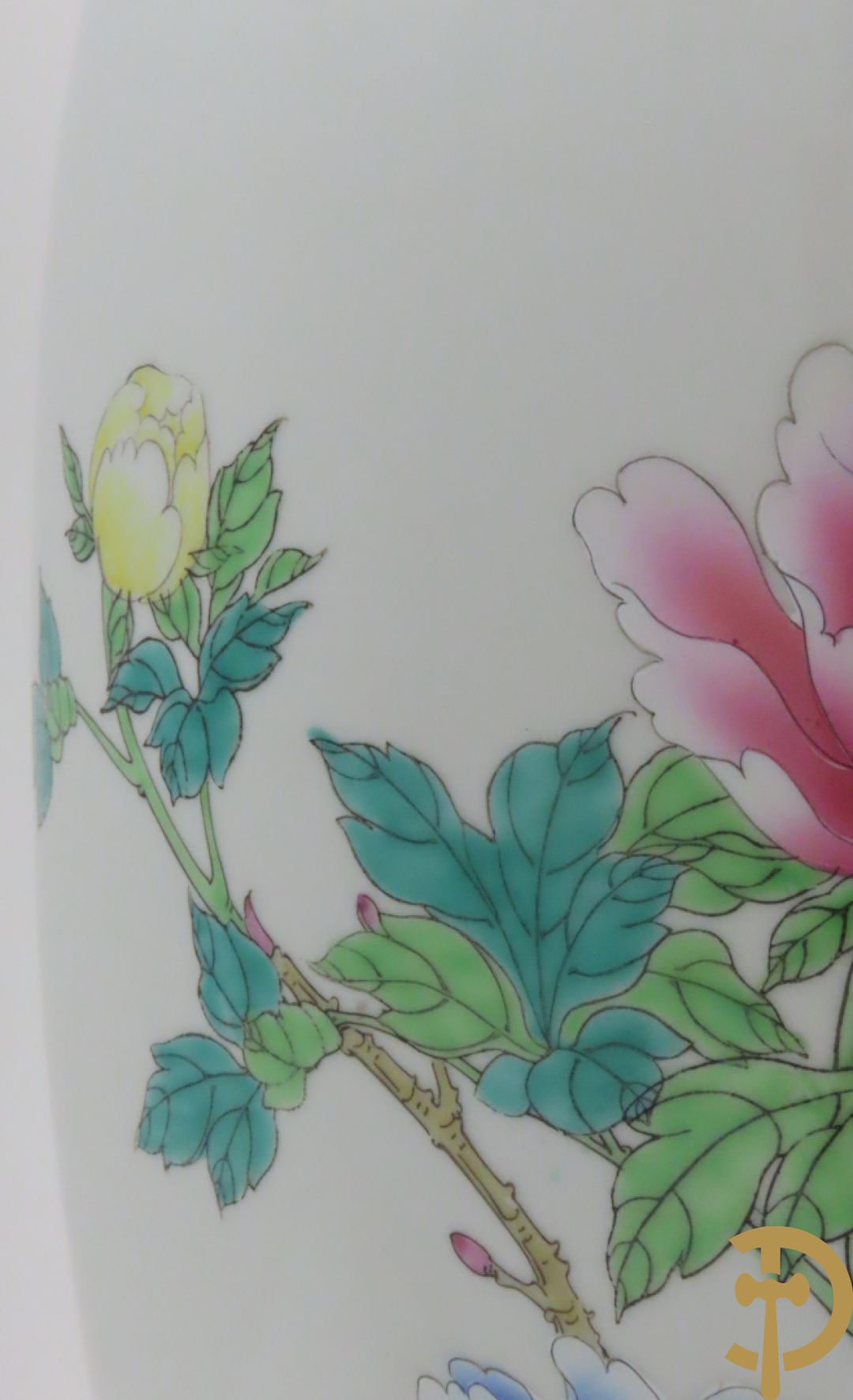 Chinese porseleinen repubieksvaas met bloementafereel