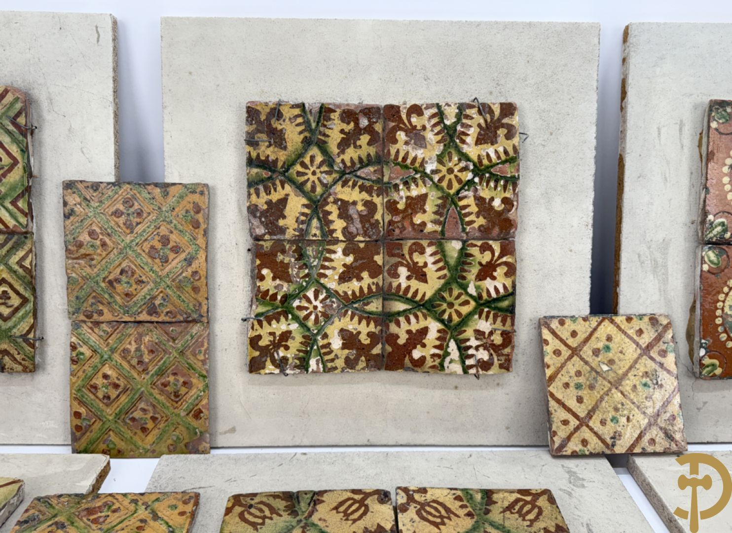 Verzameling 18e en 19e Torhoutse tegeltjes