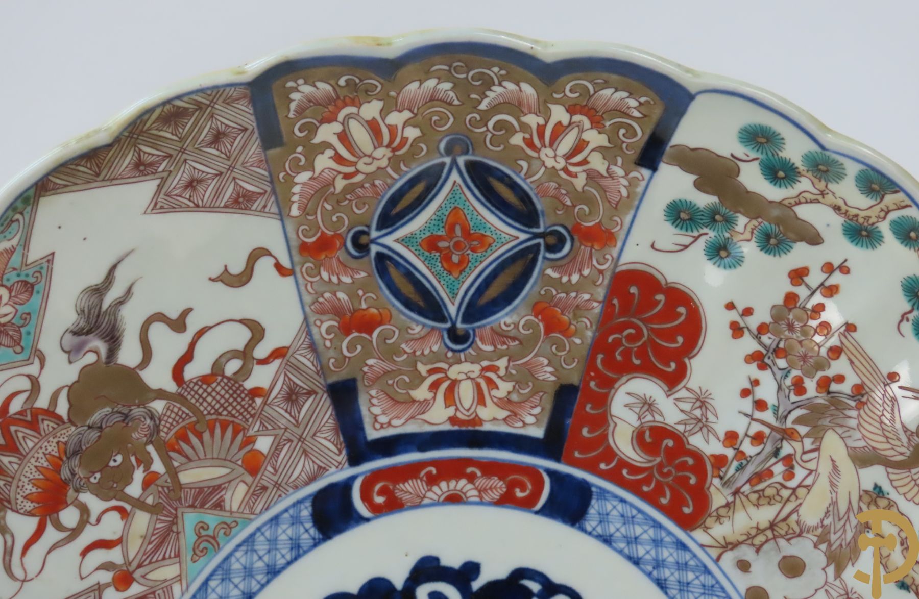 Grote porseleinen gelobde Japanse Imari schotel