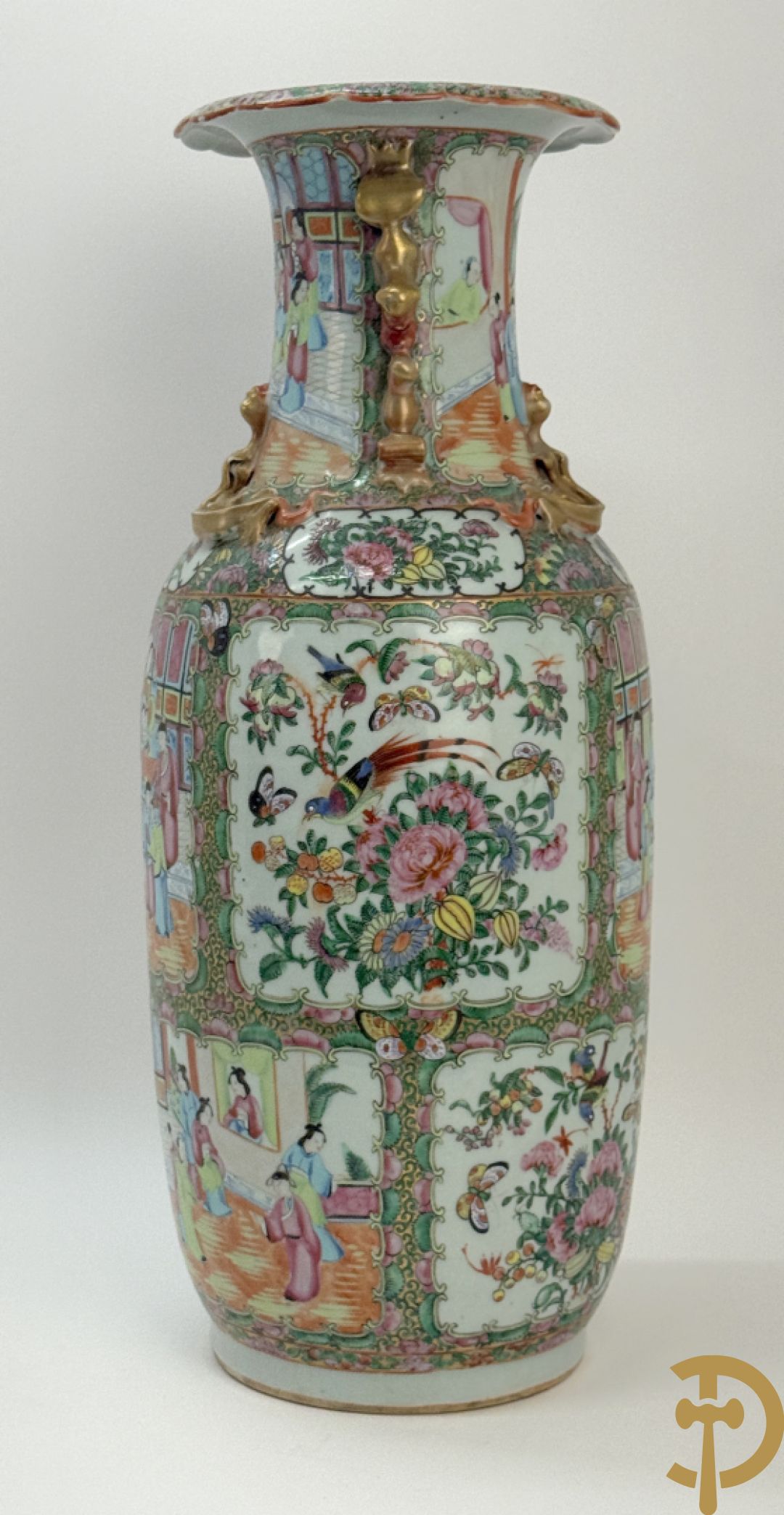 Chinese porseleinen Kanton vaas met geanimeerde taferelen