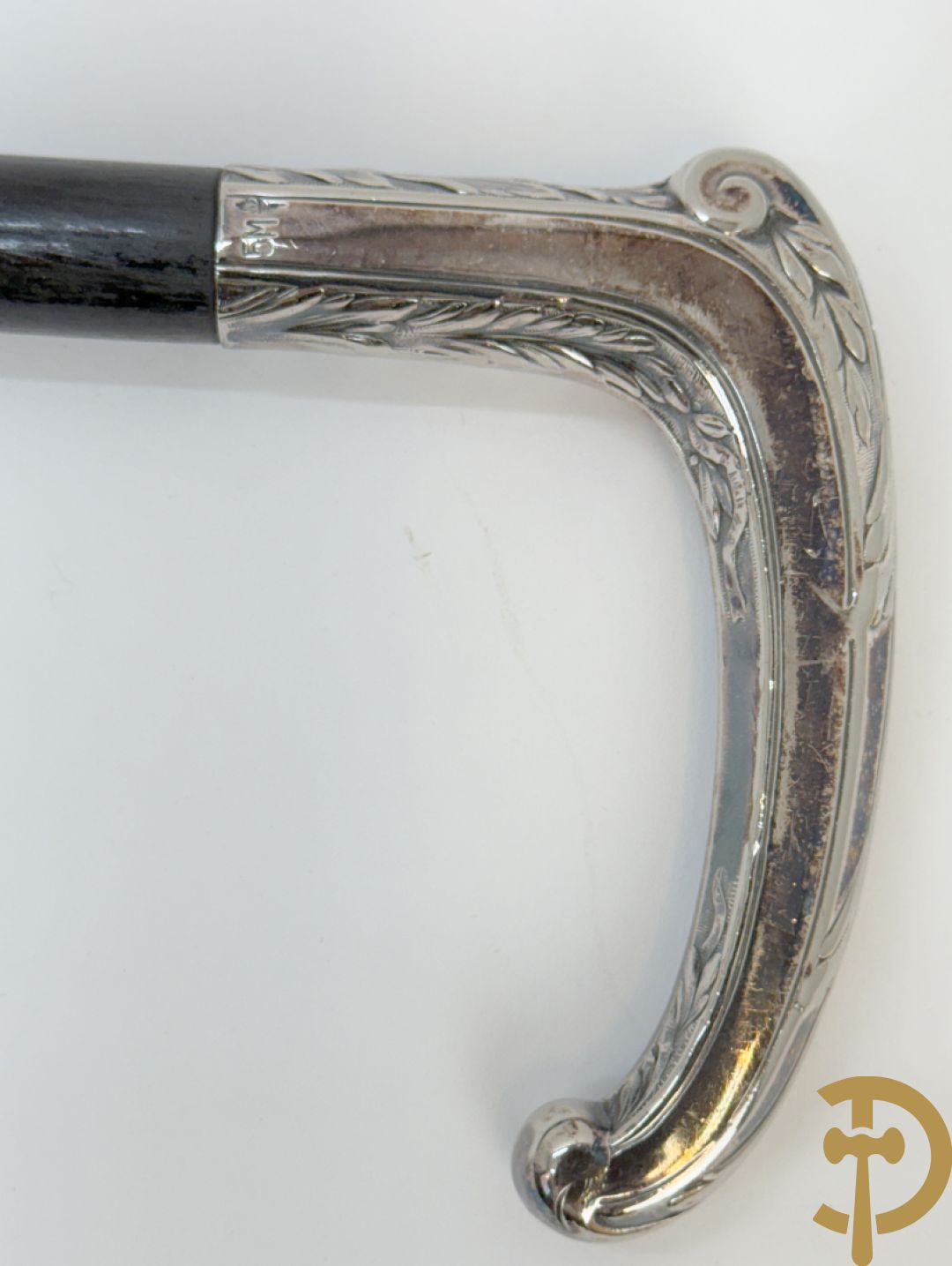 Drie wandelstokken met verzilverd handvat