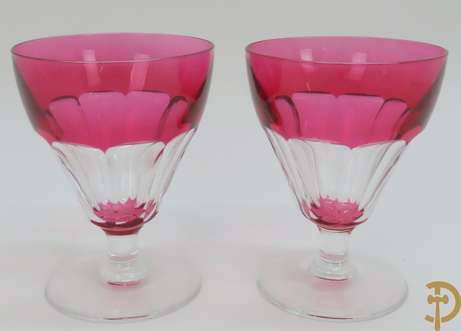 Zes gekleurde Val-Saint-Lambert glazen + 3 vaasjes + asbak