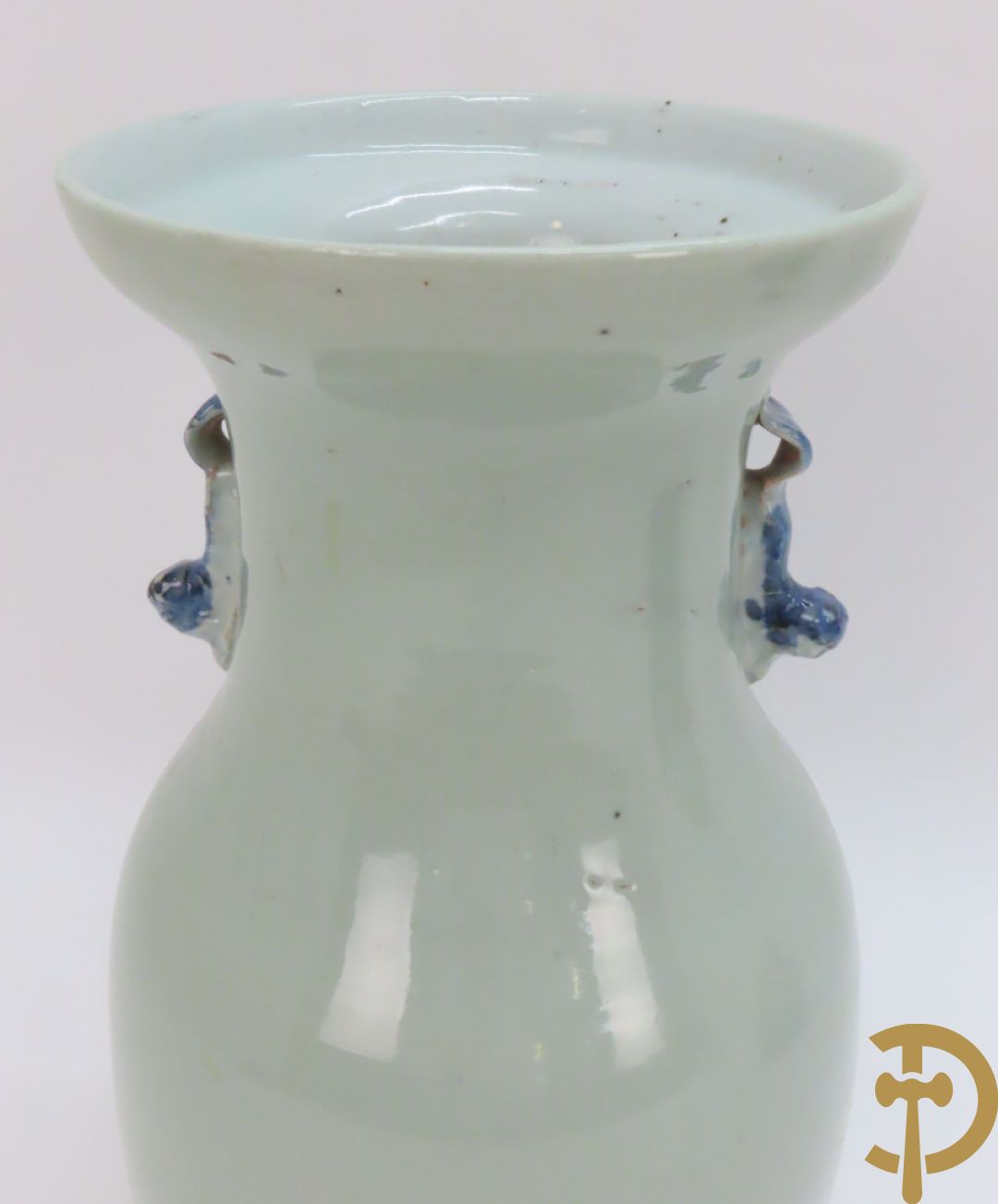 Porseleinen Chinese vaas met bloemendecor + potiche met bloemendecor + tabakspot