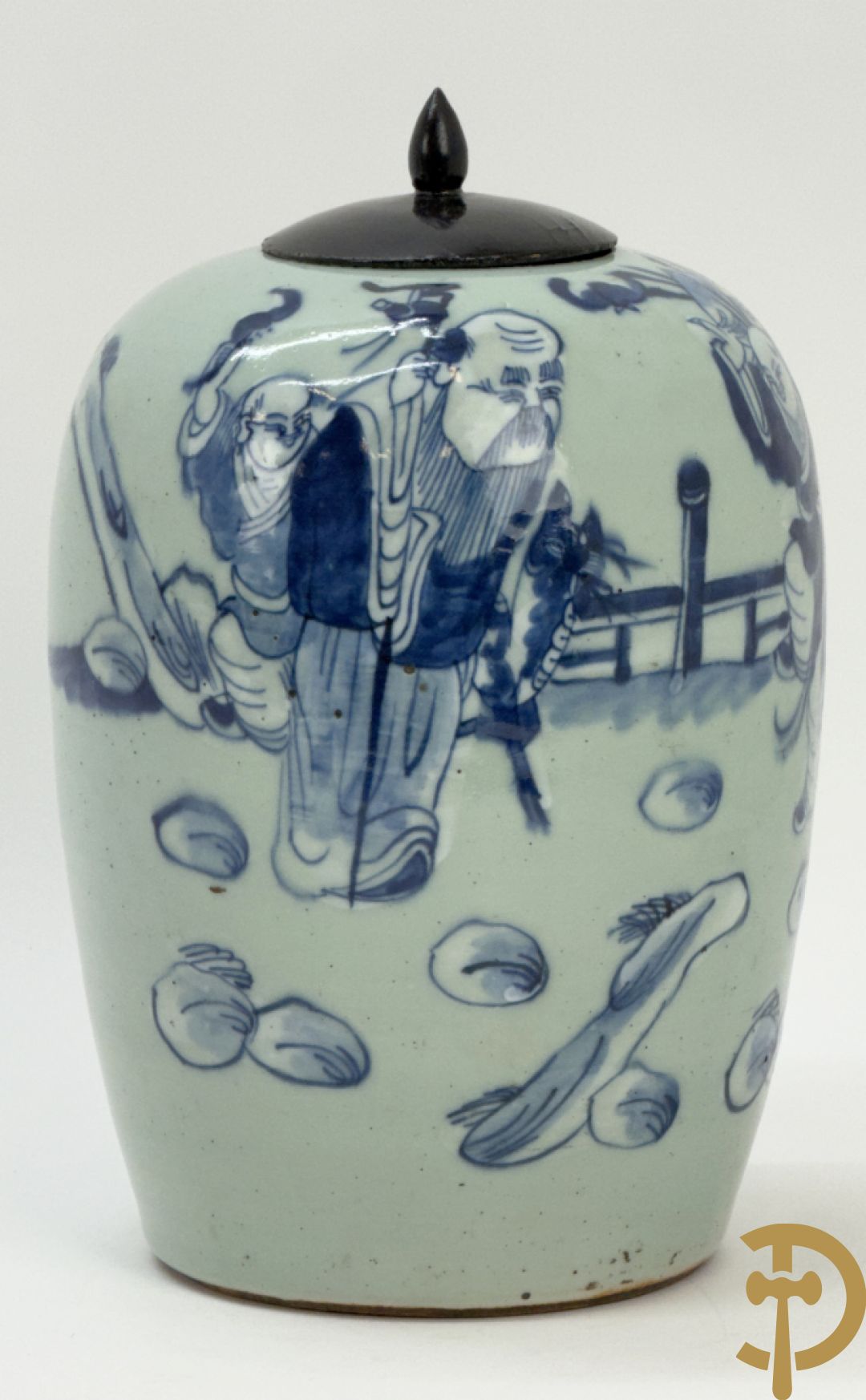 Chinese blauw/wit dekselpotiche met wijsgeer en dansende personages