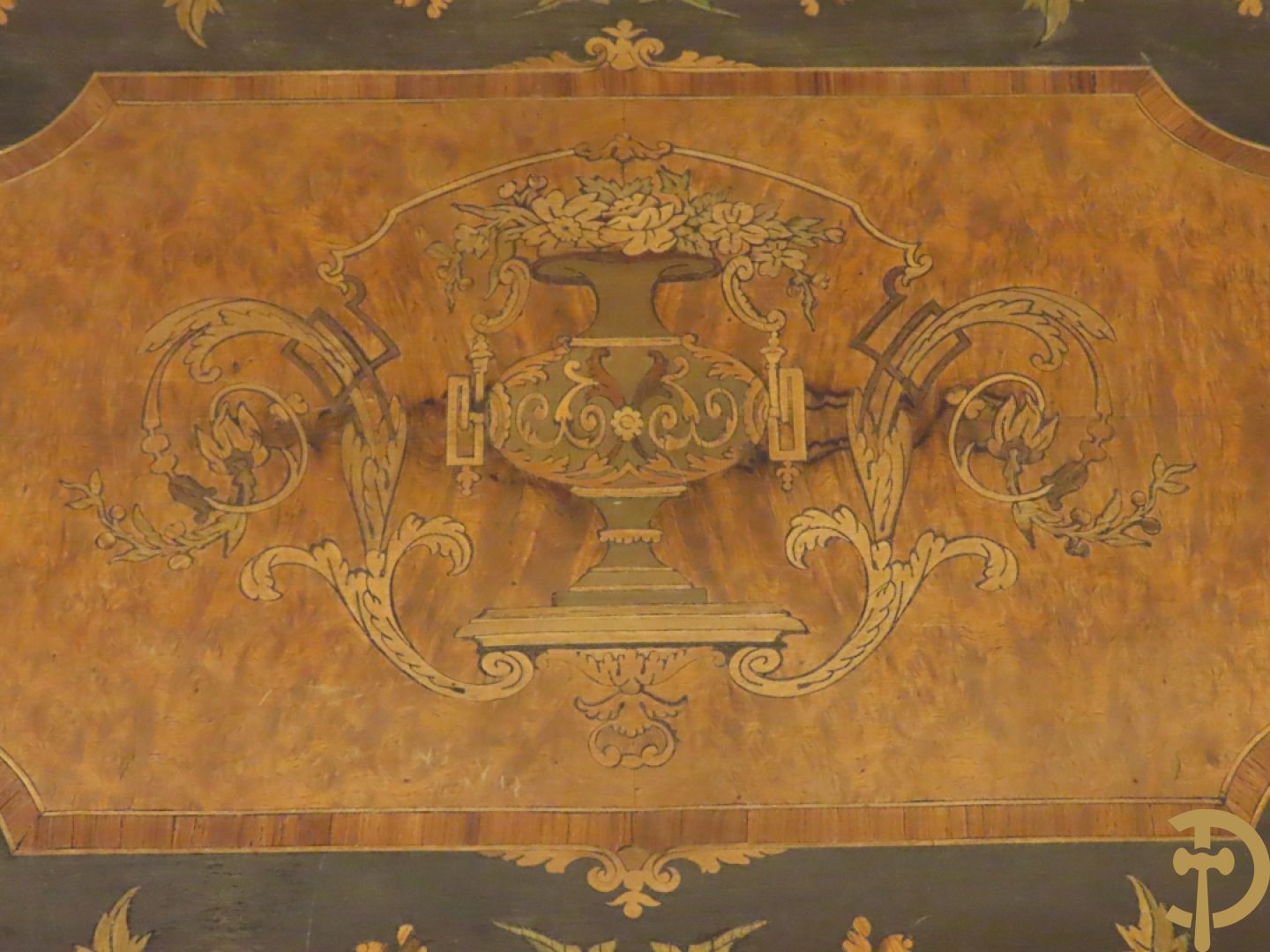 Napoleon III openklapbare opschiktafel/naaitafel met bloemenmarquetterie en amfoor in bovenblad, 19e