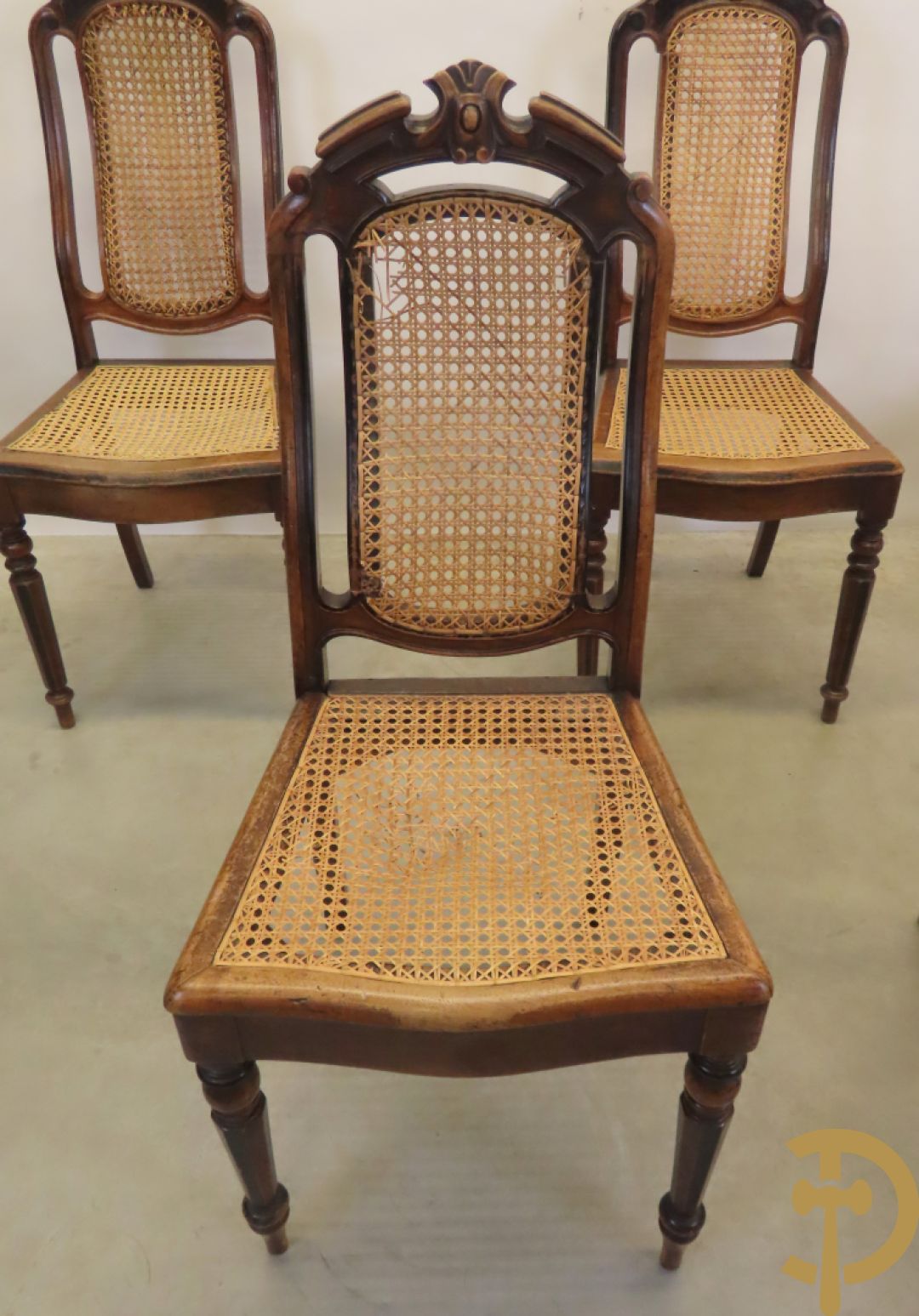 Negen Louis Philippe stoelen met gecanneerde zitting