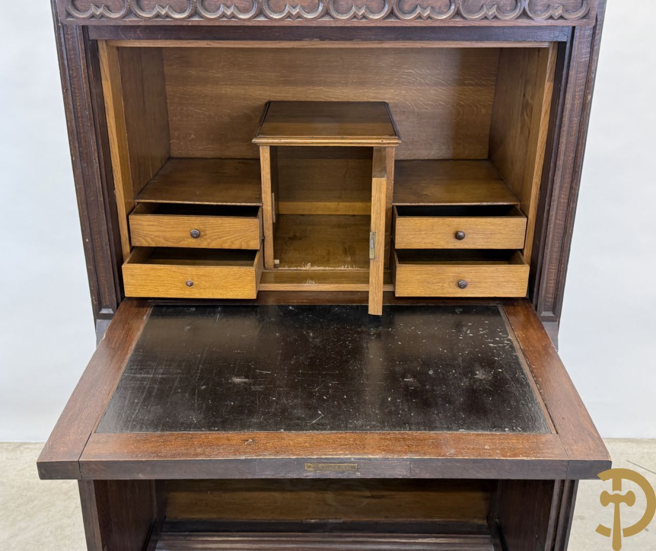 Massief eiken secretaire abattant met lade, klep en 2 deuren, centraal met interieur, Neo Gotisch