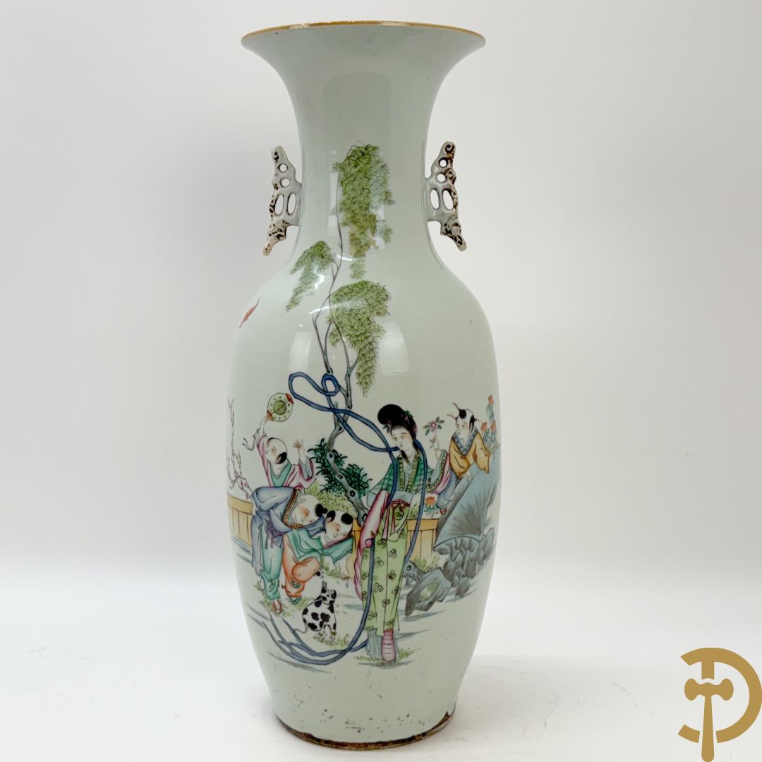 Chinese porseleinen vaas met decor van kinderen en geisha