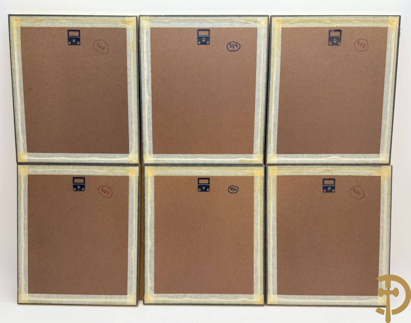 Zes Indische geanimeerde tekeningen van goden en liefdesscènes op gesteente