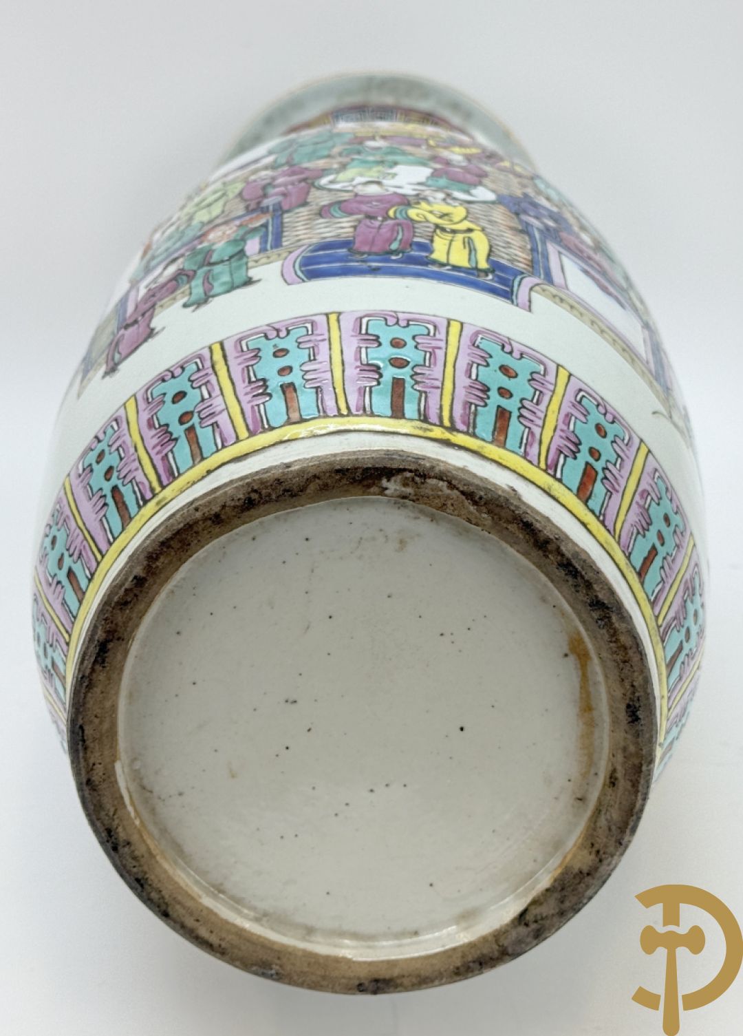 Chinese porseleinen vaas met dubbel decor van geanimeerd interieurzicht en mannen op paarden