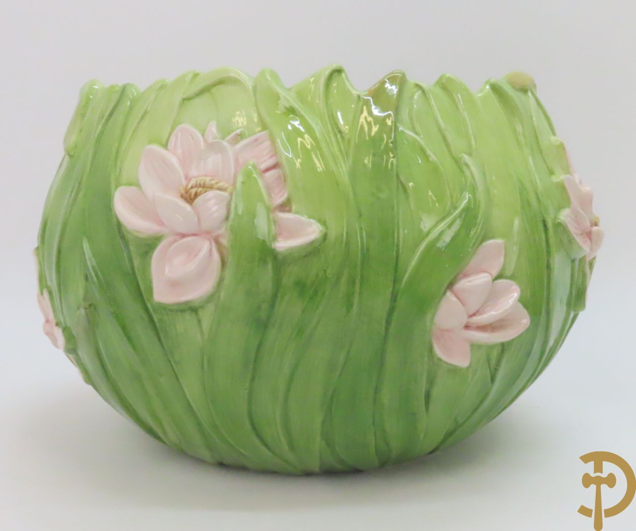 Keramieken zuil met ooievaar in het riet met cachepot erop, Italiaans, gemerkt