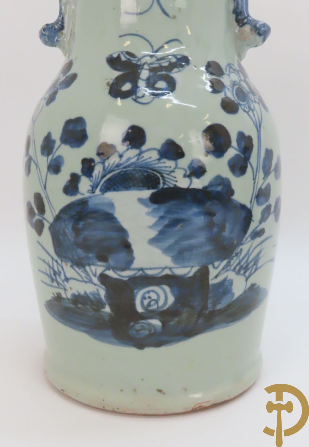 Porseleinen Chinese vaas met bloemendecor + potiche met bloemendecor + tabakspot