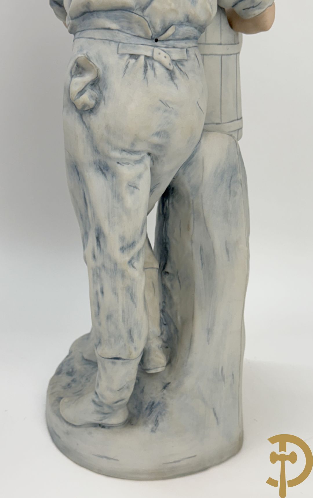 Paar Royal Dux beelden van koppel bij de waterbron, nummers 10563 en 10564