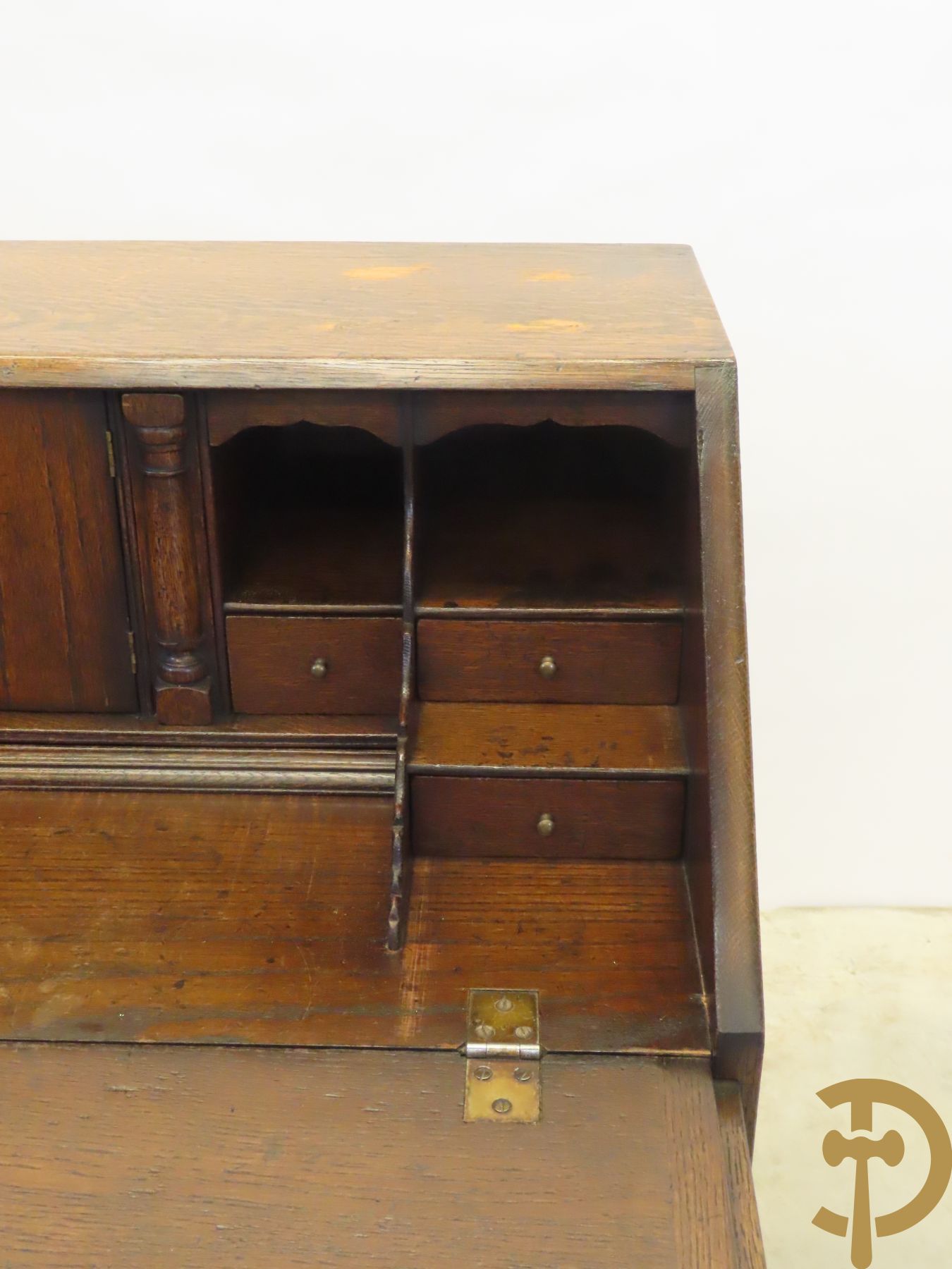 Massief eiken Engelse klapsecretaire met mooi interieur, schrijfblad en 6 lades