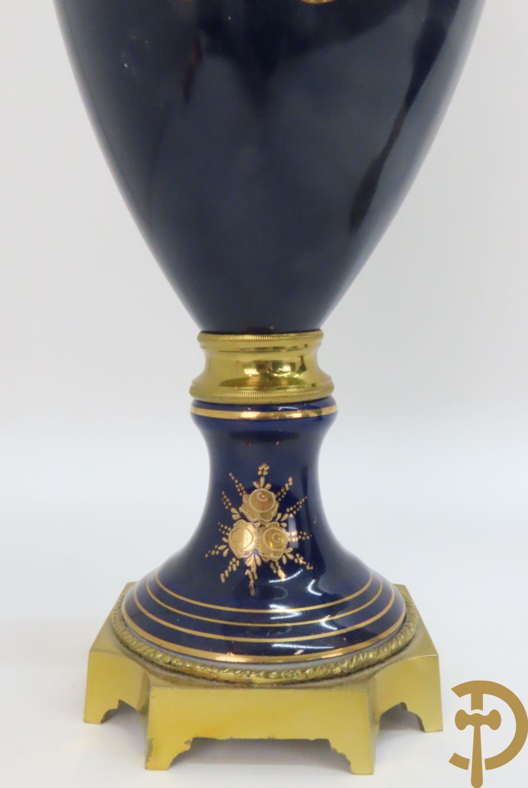 Paar kobaltblauwe dekselpotiches, Sèvres stijl