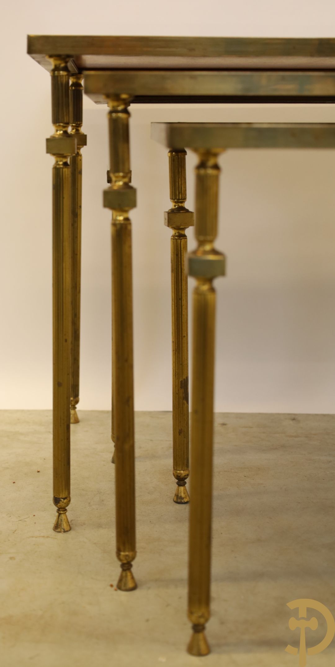 3 koperen cigognetafels met fumé glas