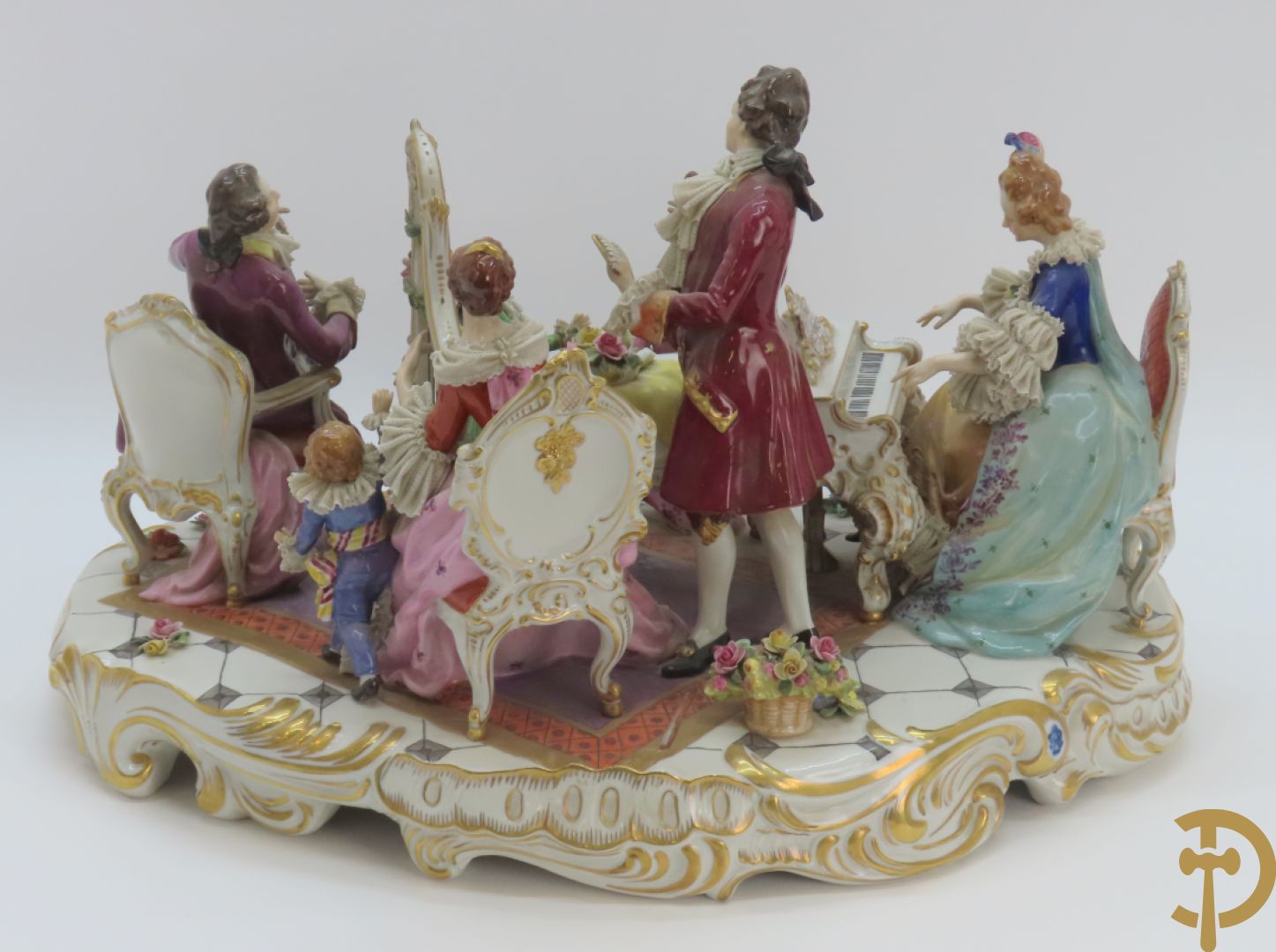 Grote gekleurde porseleinen geanimeerde groep met 7 muziekspelers