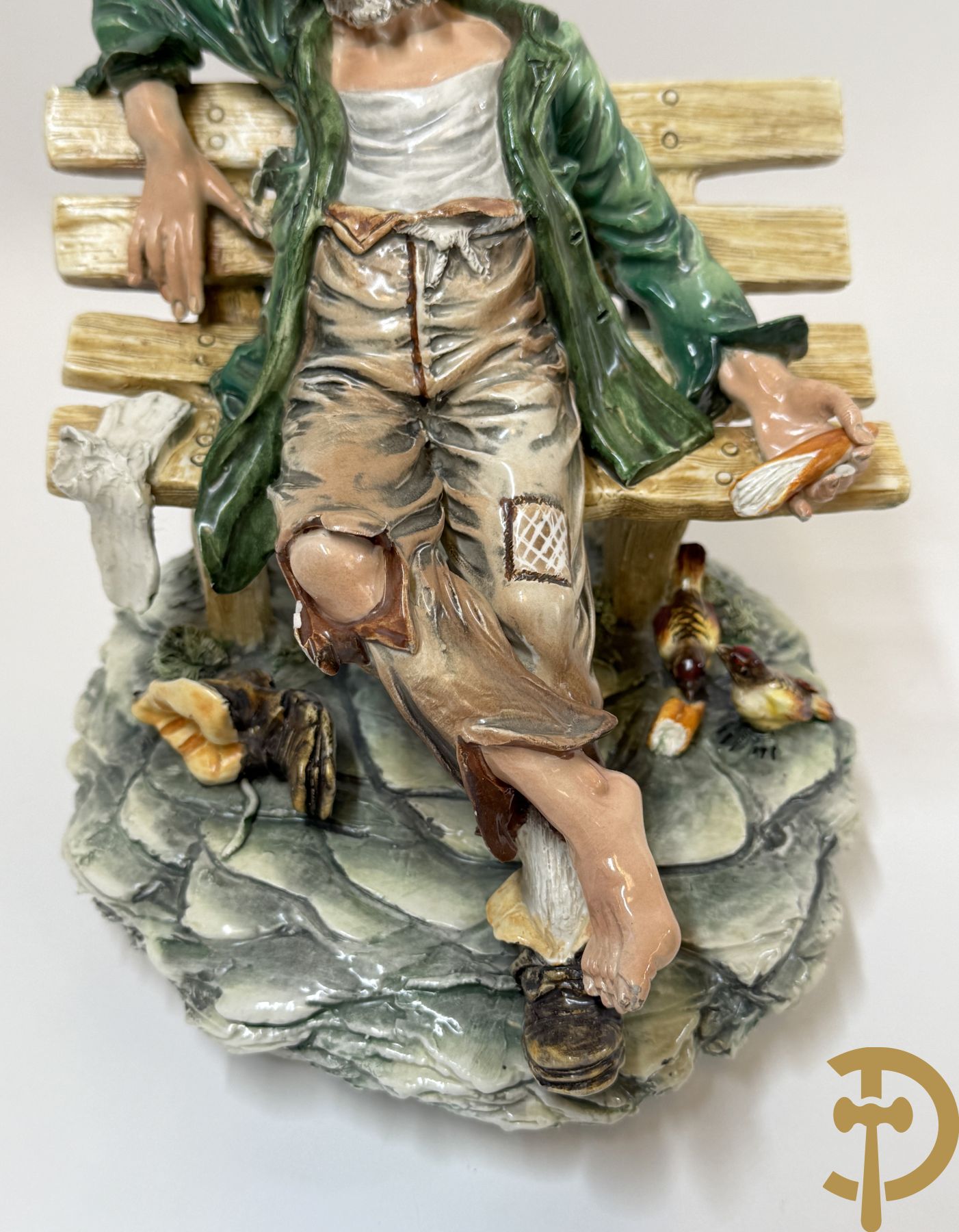 Twee grote Italiaanse groepen in 
gekleurde biscuit : jongens plukken appels - onderonsje aan tafel + 4 groepen in gekleurde Italiaanse biscuit