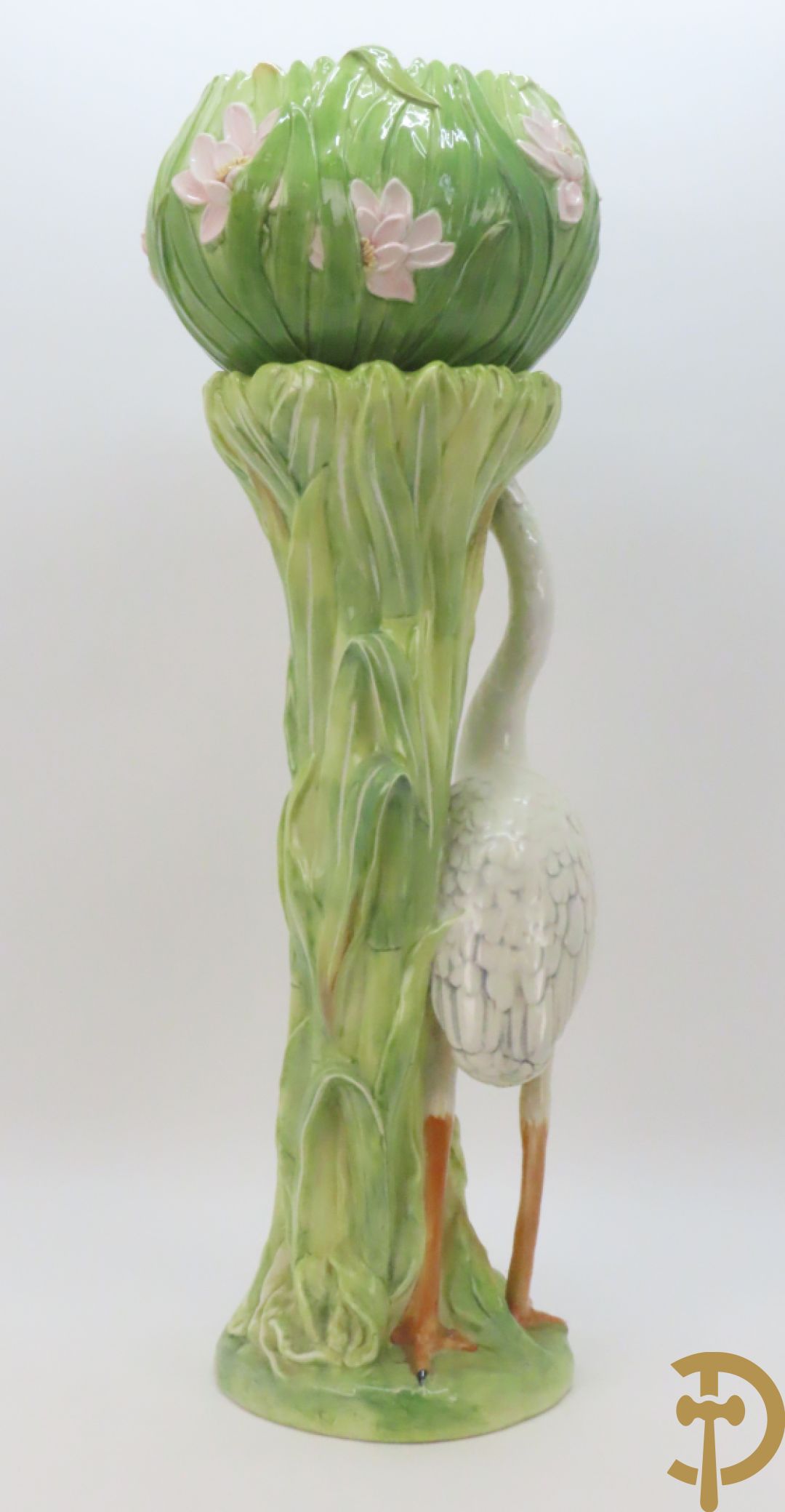 Keramieken zuil met ooievaar in het riet met cachepot erop, Italiaans, gemerkt