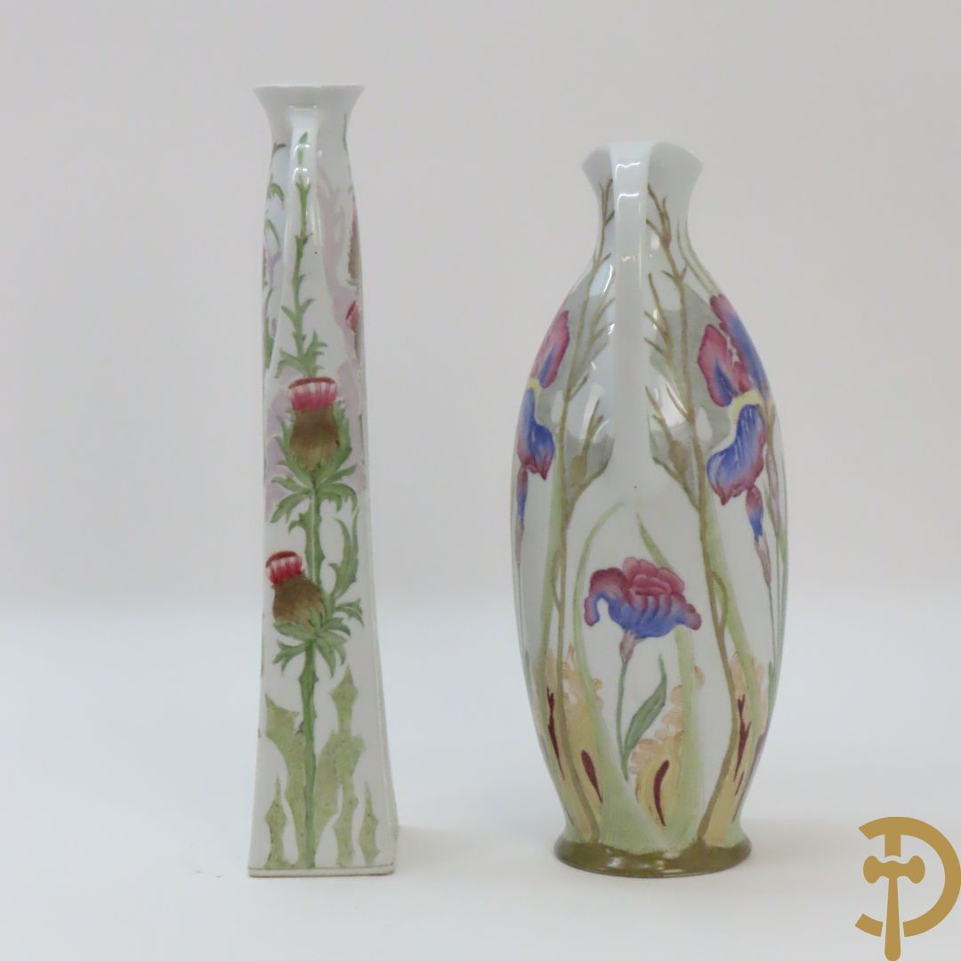 Twee Hollandse vazen met bloemendecor, Colenbrander Arnhem Holland