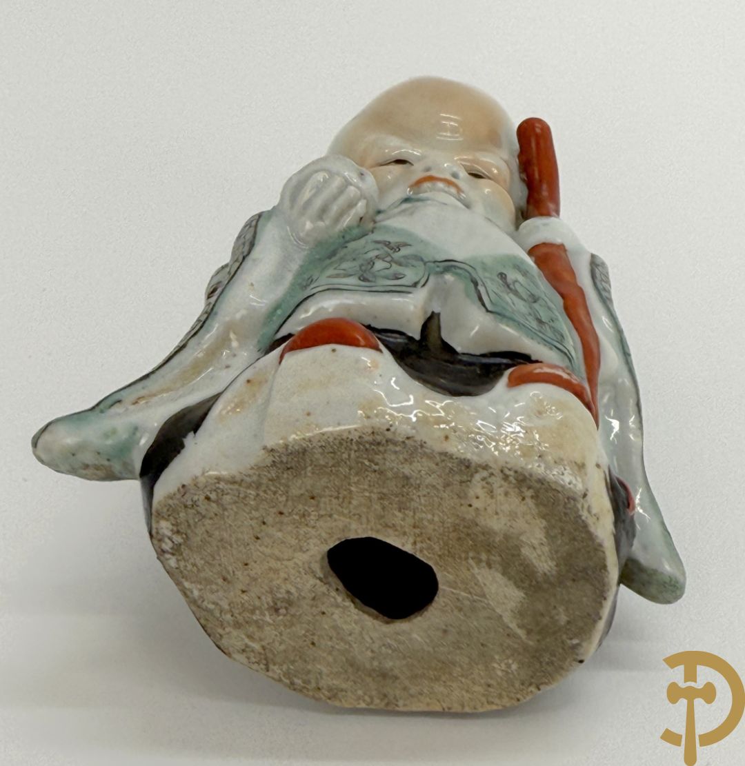 Vier Chinese porseleinen wijsgeren waarvan 1 gestempeld