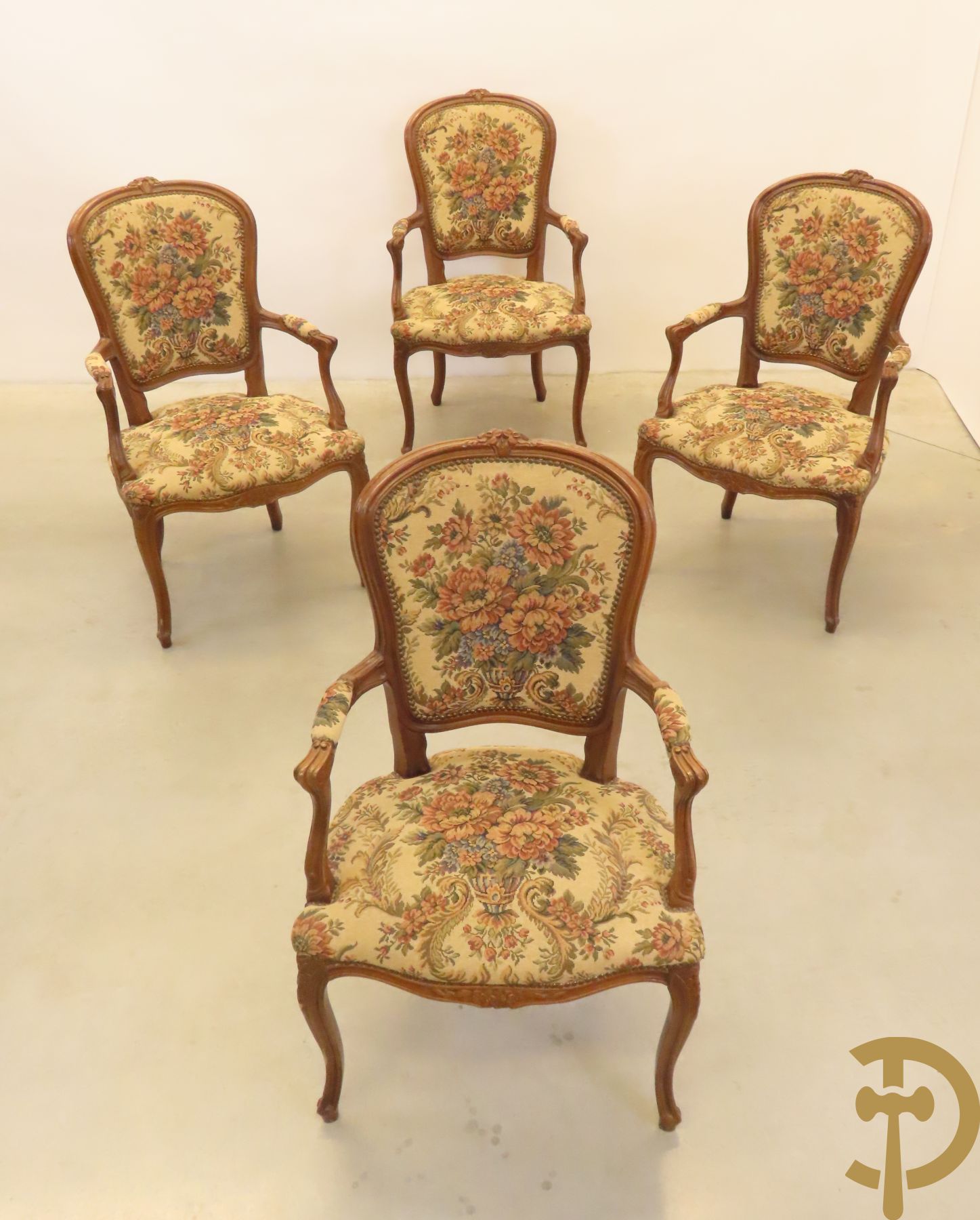 Vier Louis XV armzetels