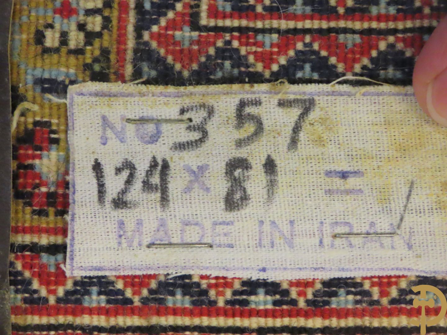 Oosters handgeknoopt tapijt met ruiter-en dierenmotieven