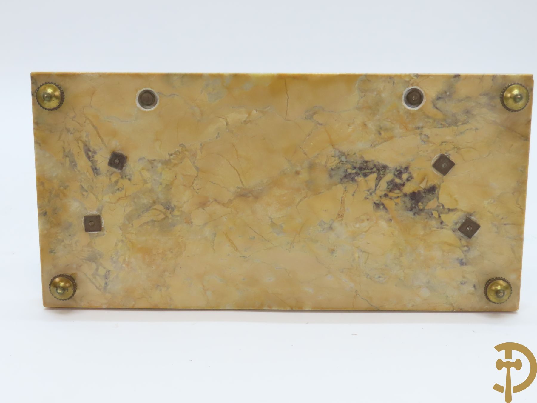 Marmeren inktstel met centraal verguld bronzen beeld met figuur van Lorenzo De Medici naar Michelangelo marmeren brievenhouder