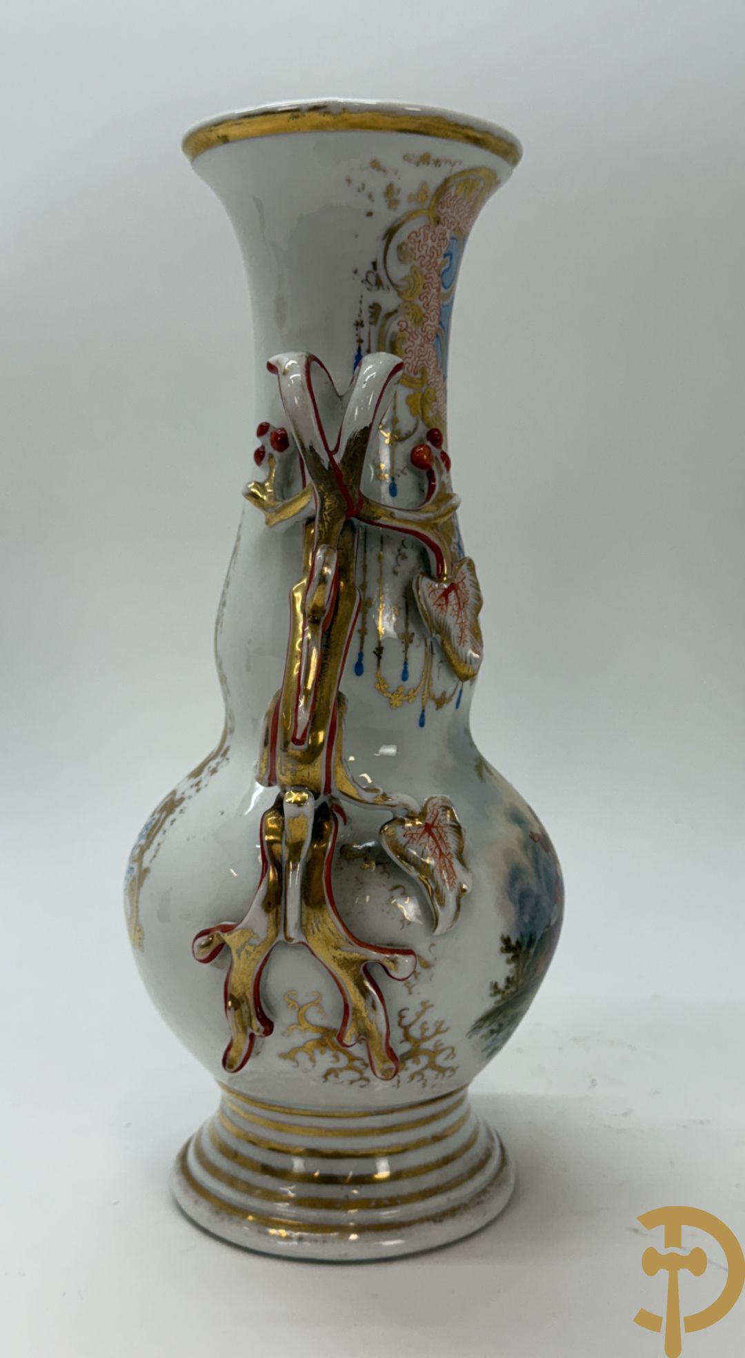 Paar Vieux Paris vazen met romantisch handbeschilderd tafereel