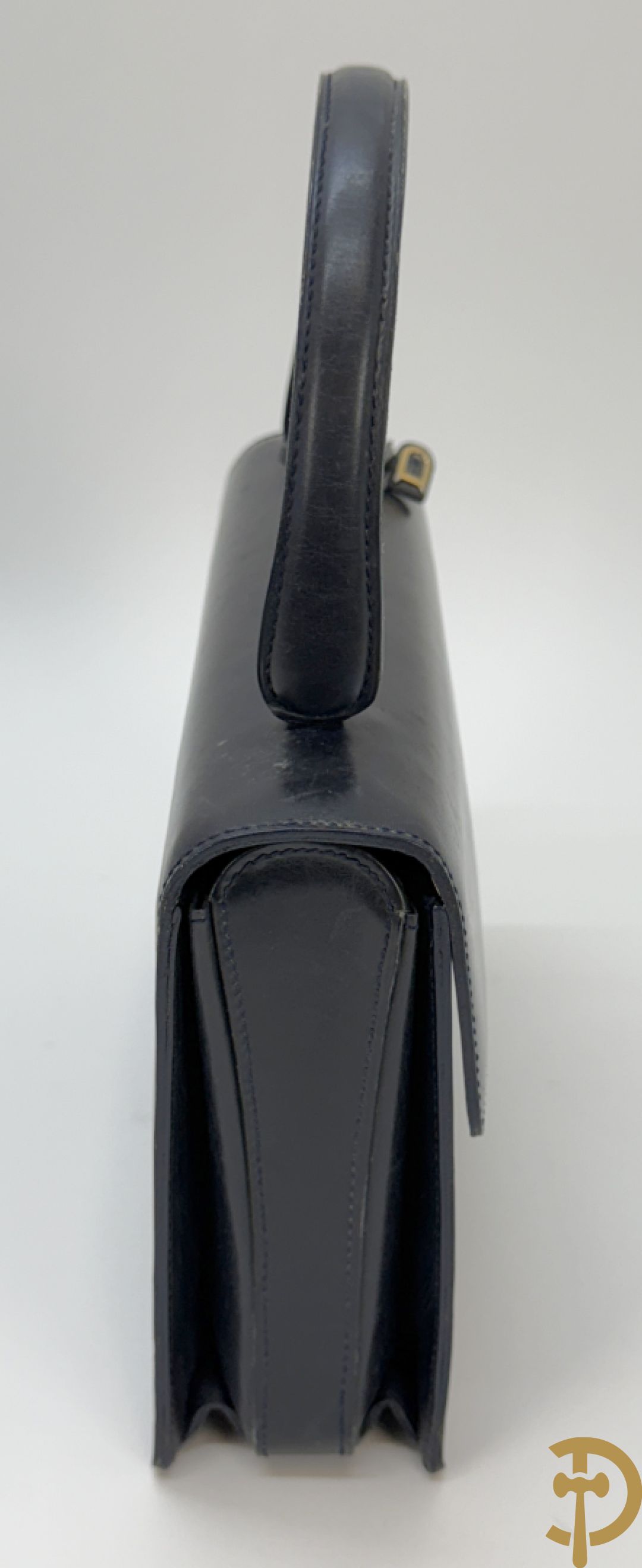 Blauwe lederen vintage Delvaux handtas + gelakte zwart lederen vintage Delvaux handtas met zak