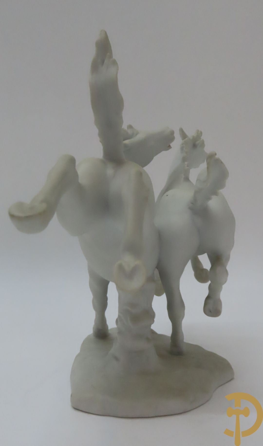 Vier porseleinen beeldjes van elegante dames, Hutchenreuther getekend+ porseleinen beeldje van dame met hert + paar galoperende paarden
