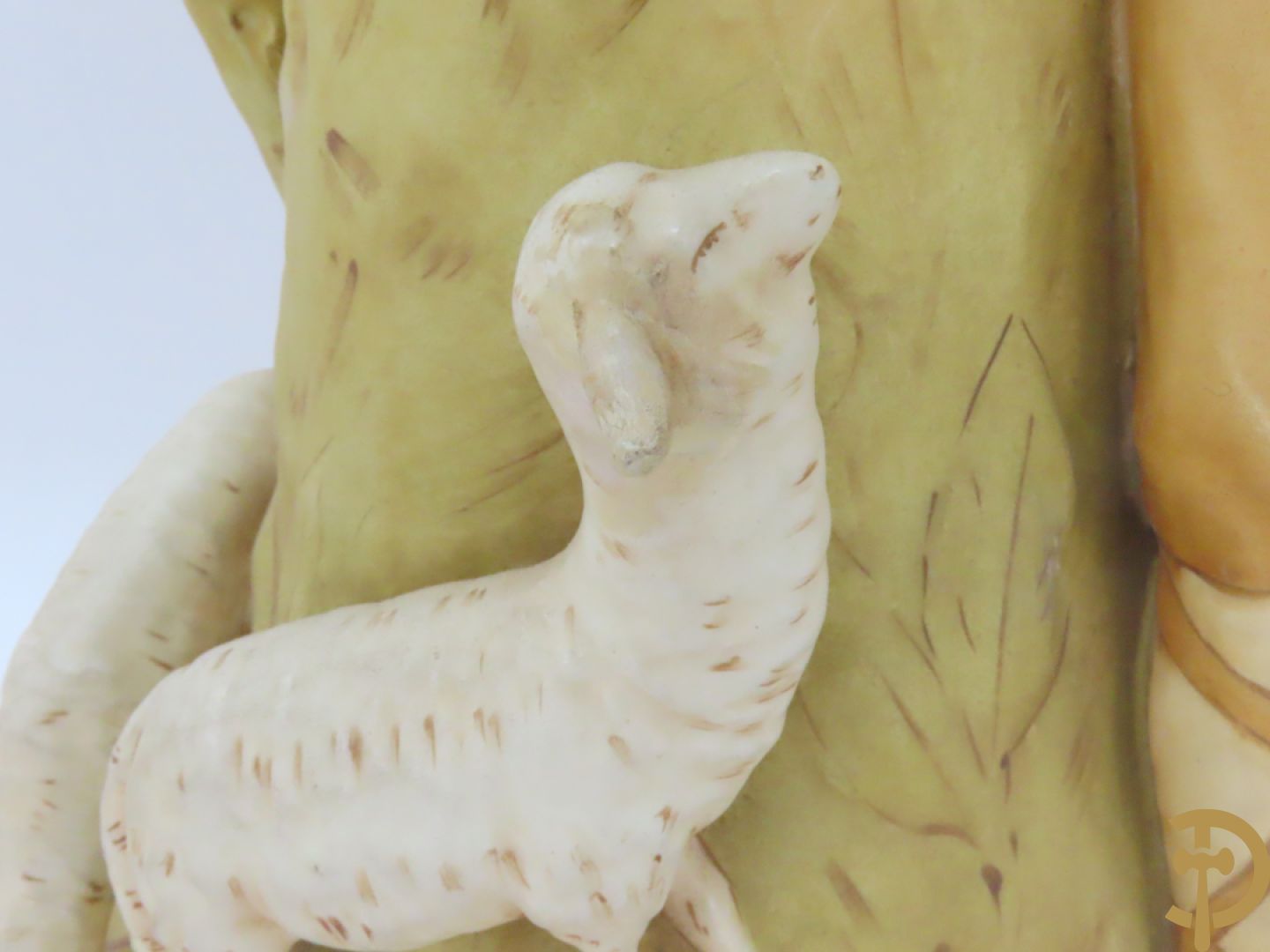 Paar Royal Dux vazen met herderpaar, gemerkt onderaan