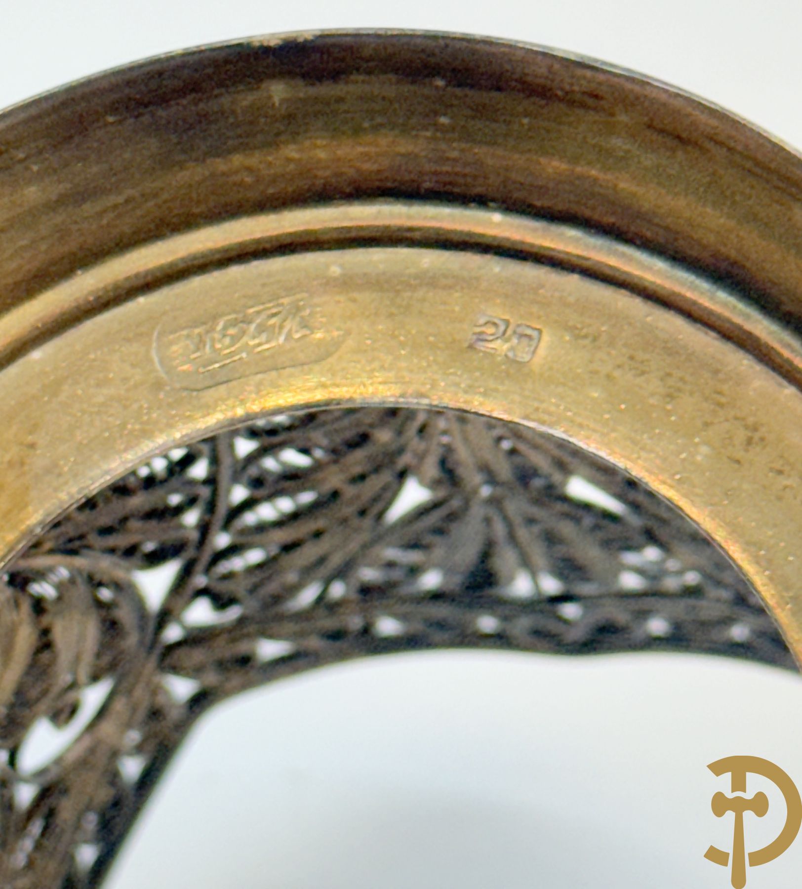 Zes verzilverde Russische theeglashouders in filigraanwerk