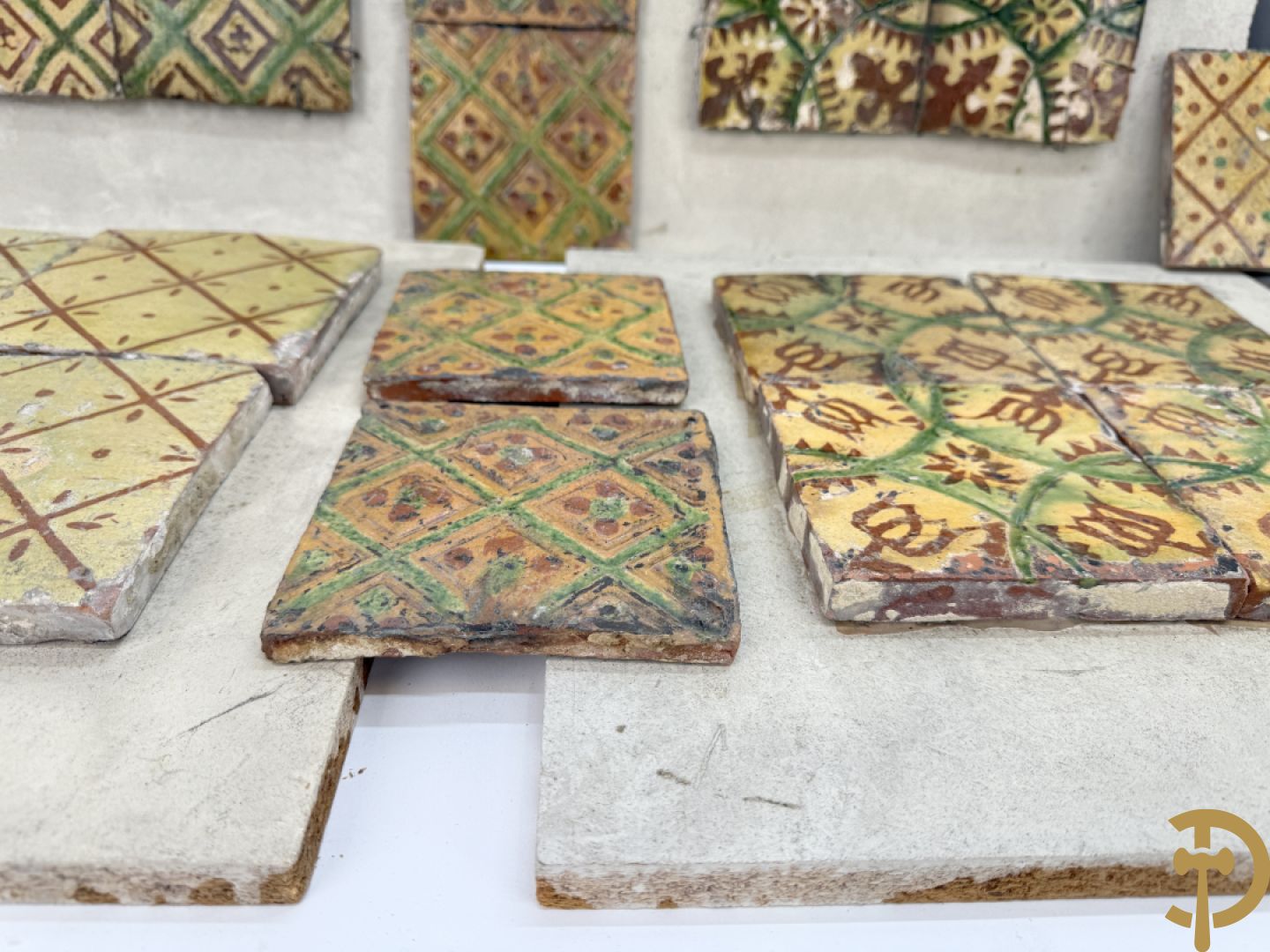 Verzameling 18e en 19e Torhoutse tegeltjes