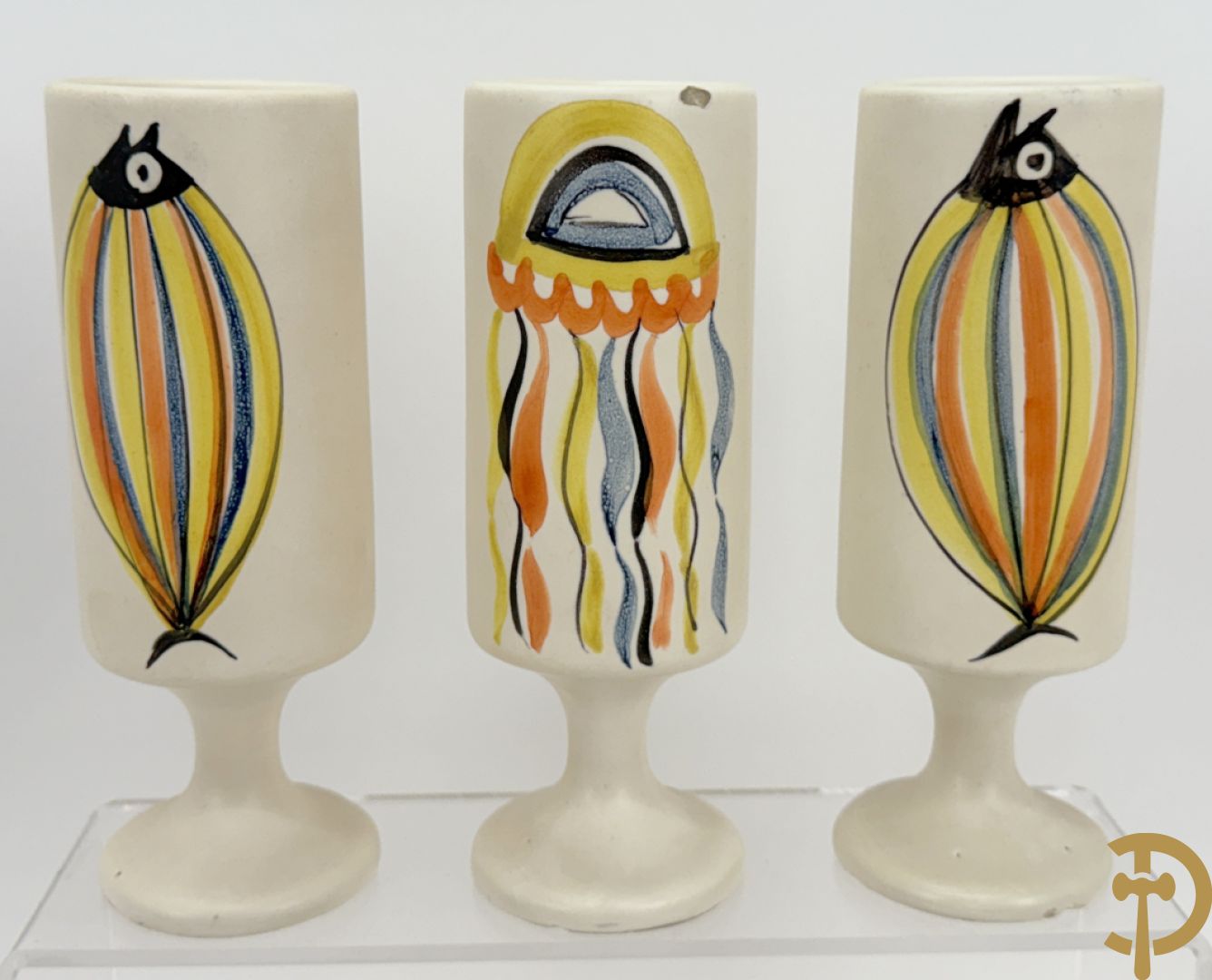 Whisky schenkvaas en 7 keramieken bekers met verschillende decors, Capron Vallauris