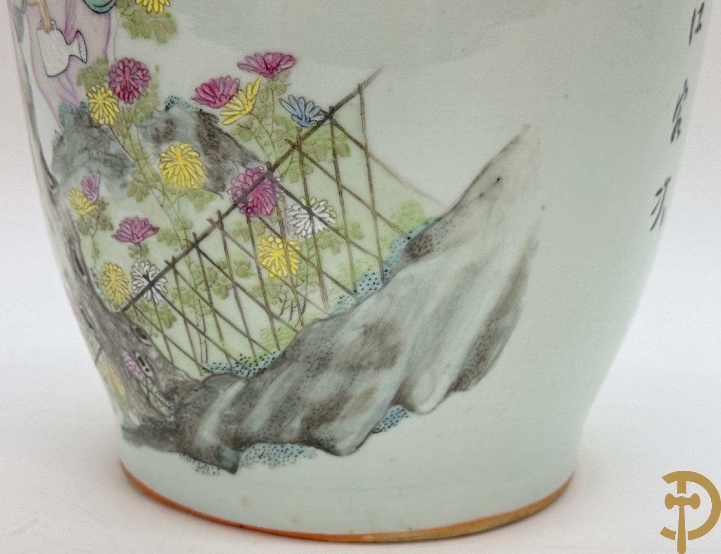 Chinese porseleinen vaas met decor van wijsgeer omgeven door kinderen