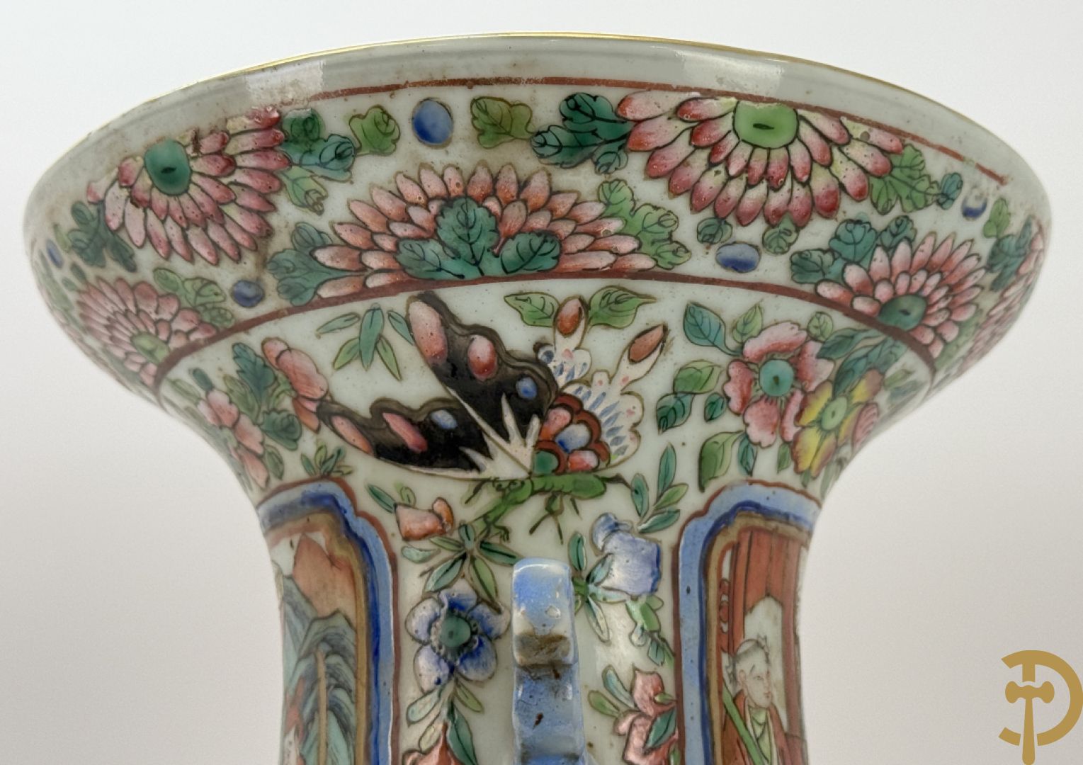 Chinese porseleinen vaas met geanimeerd krijgerdecor en vogeltaferelen