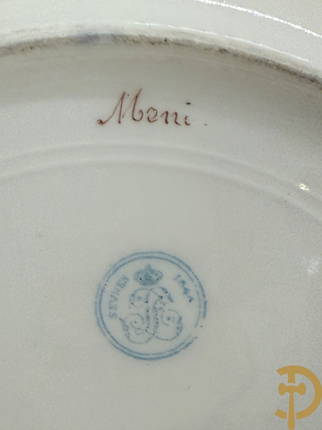 Paar handbeschilderde porseleinen Sèvres borden 