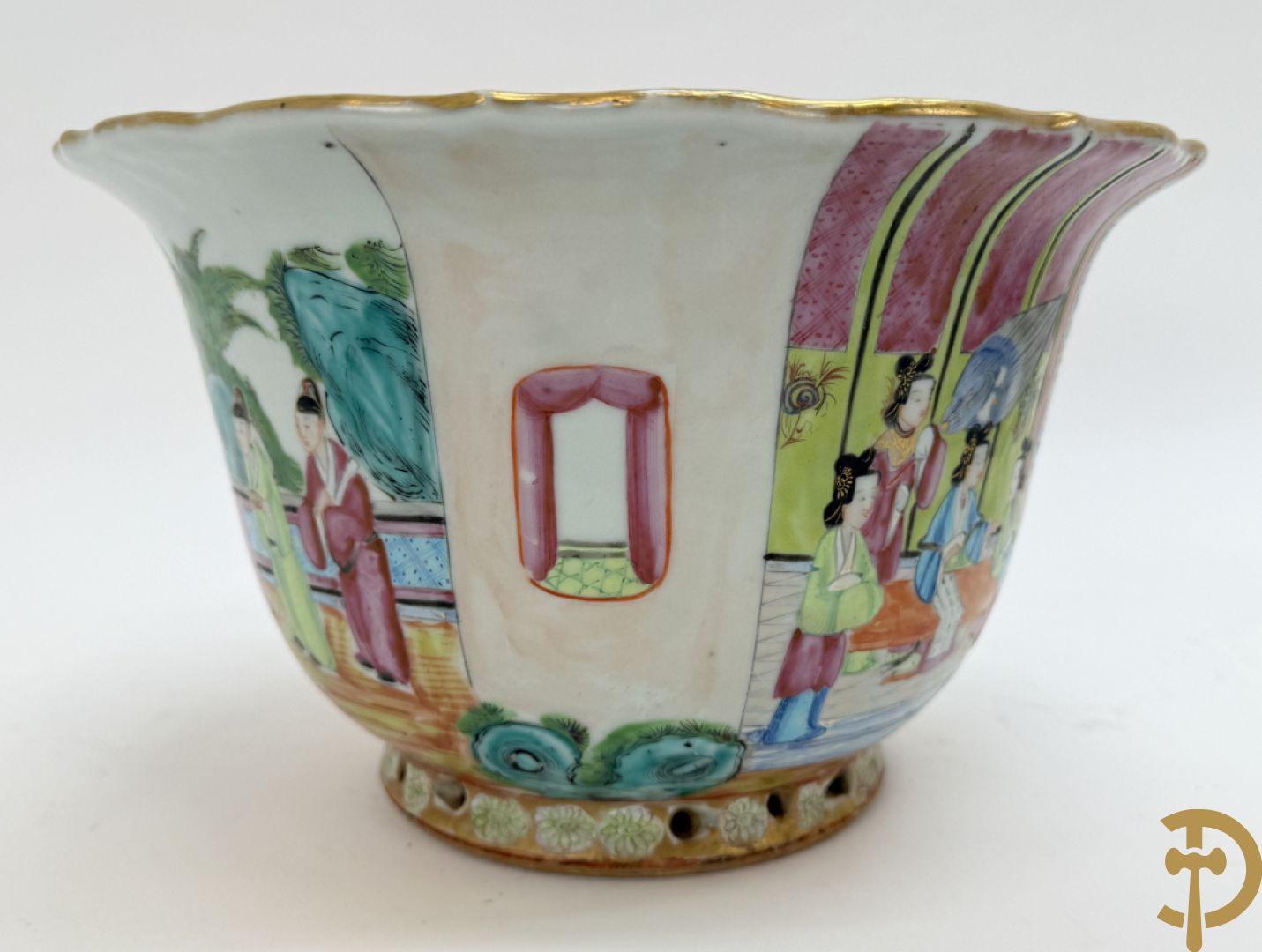 Paar Chinese porseleinen Kanton cachepots met geanimeerd decor